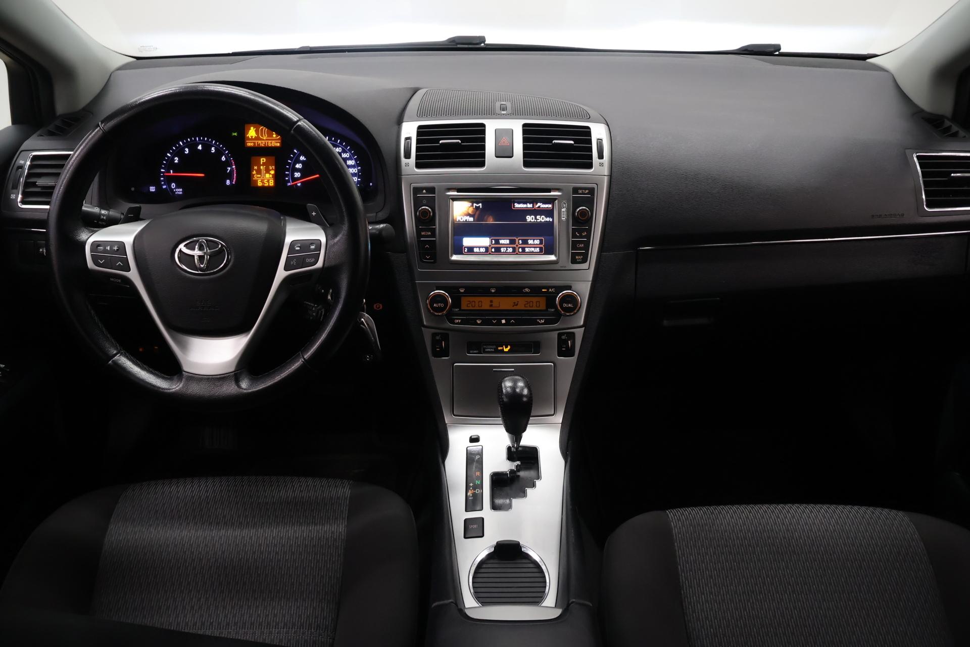 TOYOTA Avensis 2012