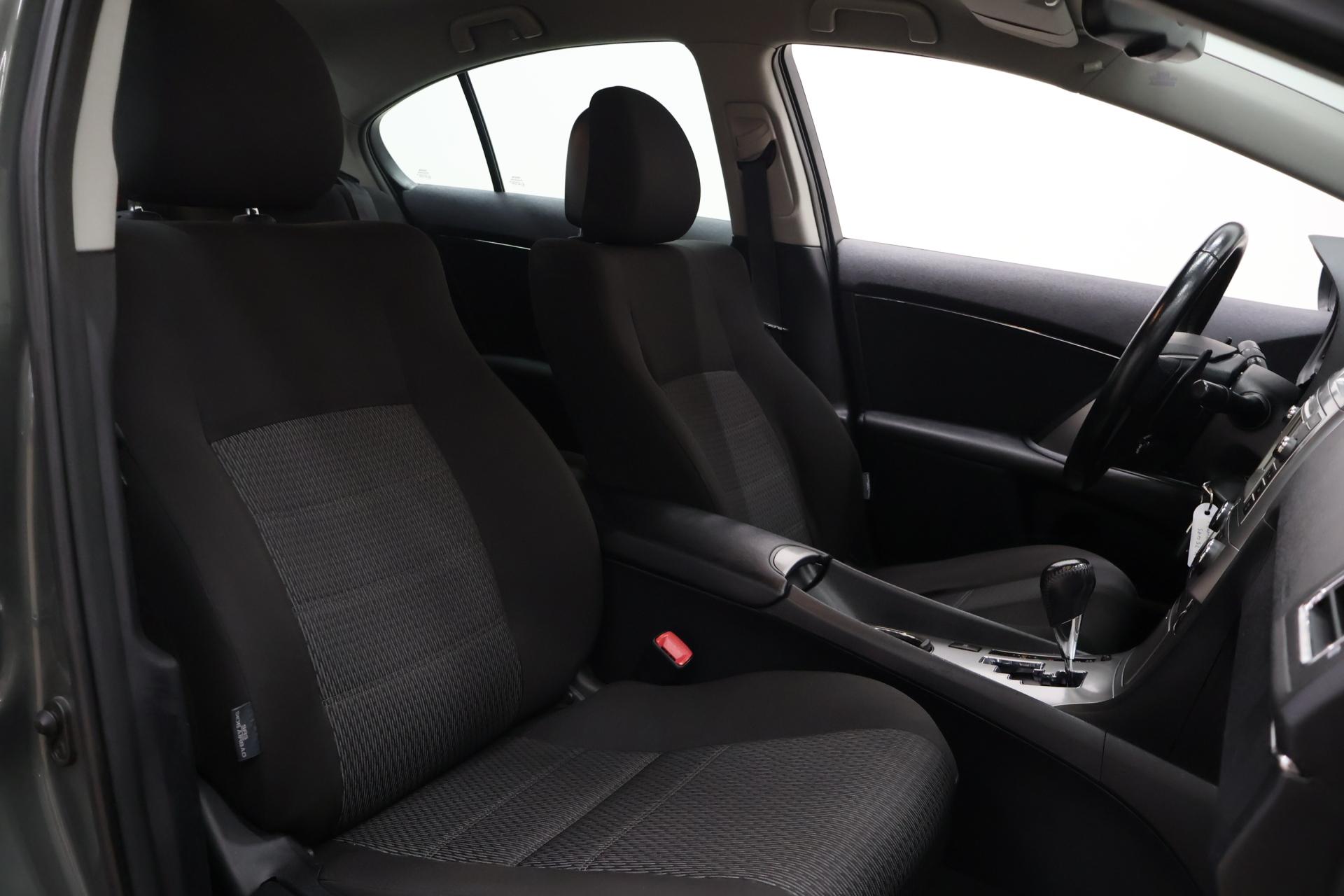 TOYOTA Avensis 2012
