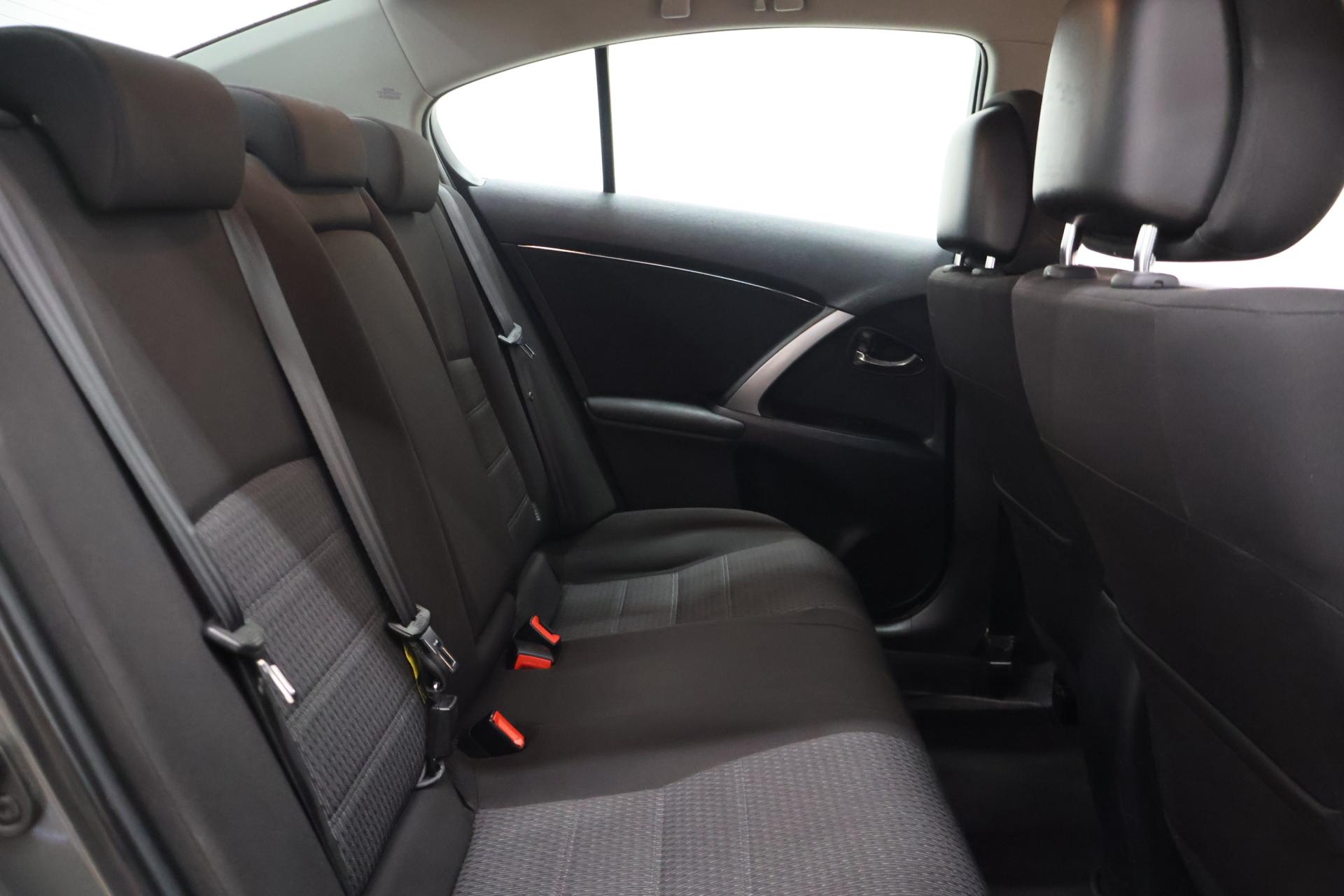 TOYOTA Avensis 2012