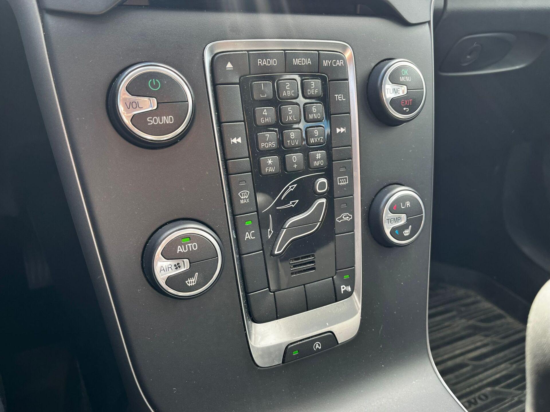 VOLVO V40 2014