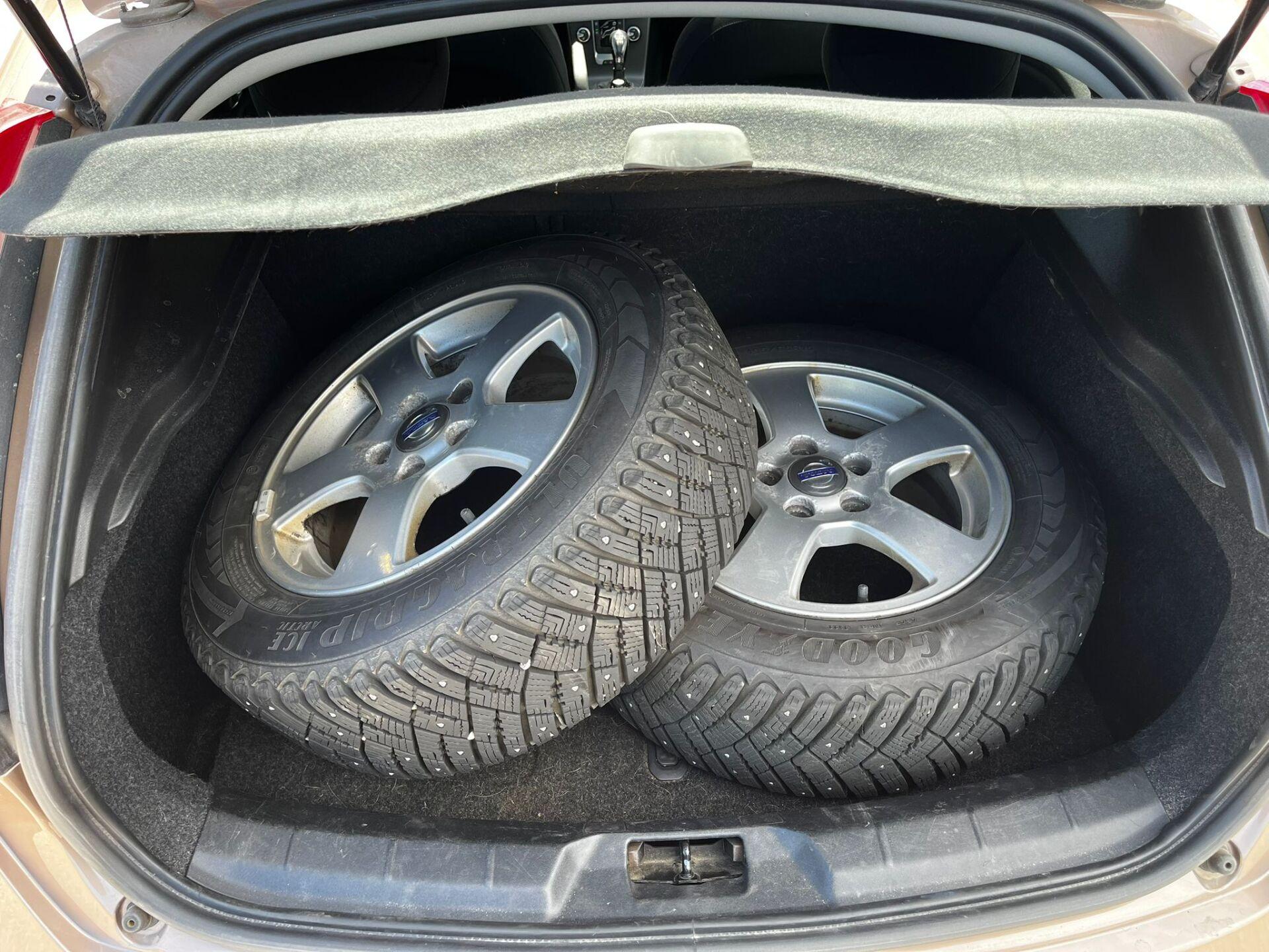 VOLVO V40 2014
