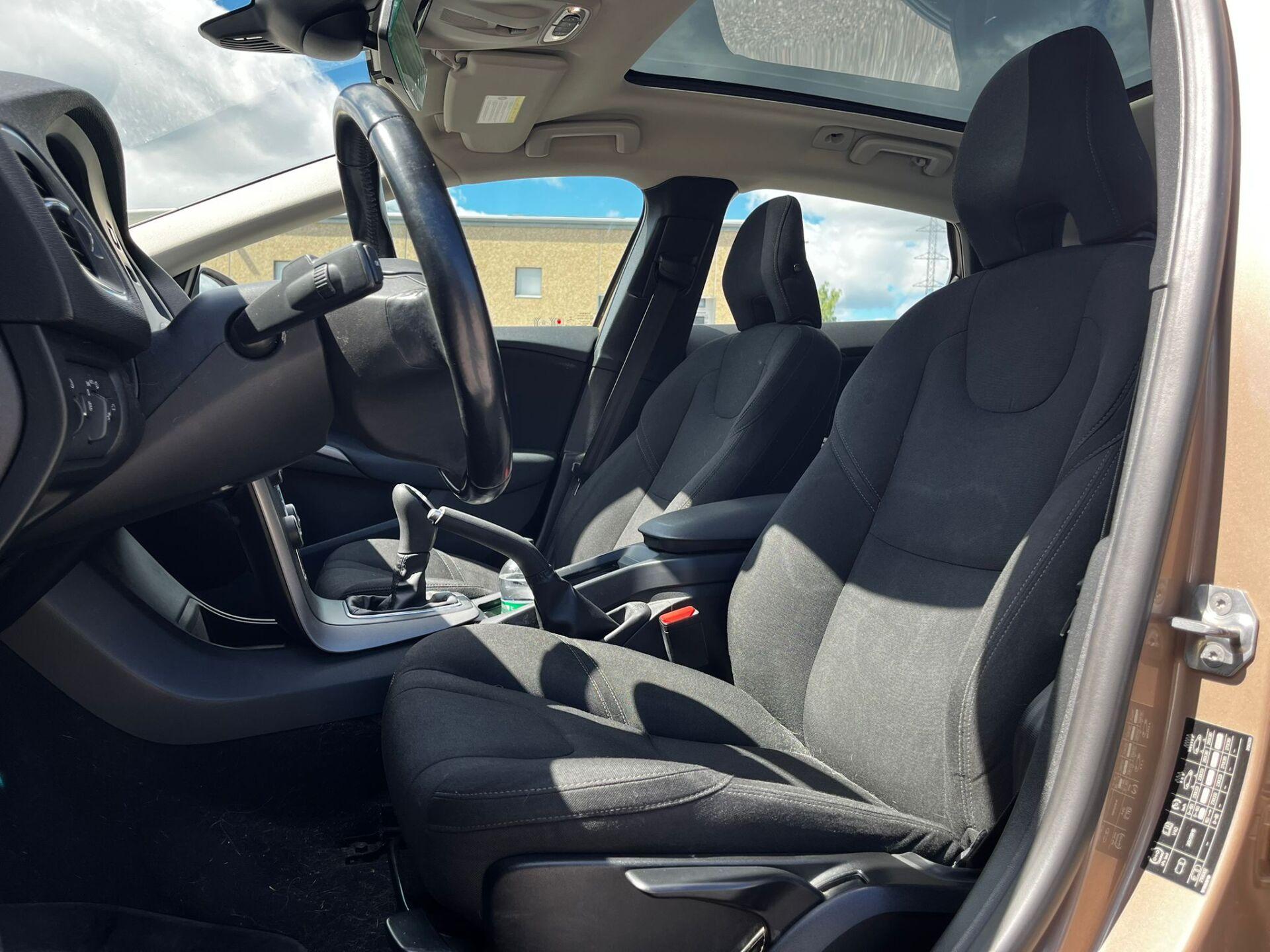 VOLVO V40 2014