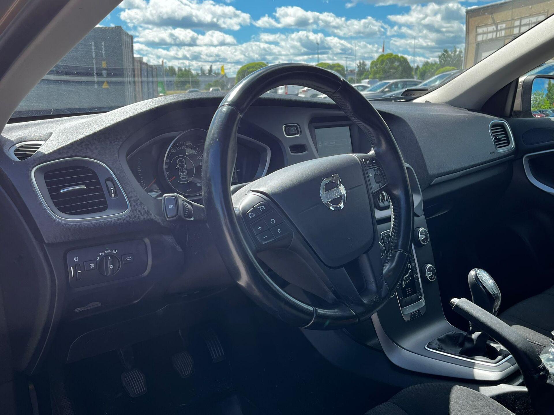VOLVO V40 2014