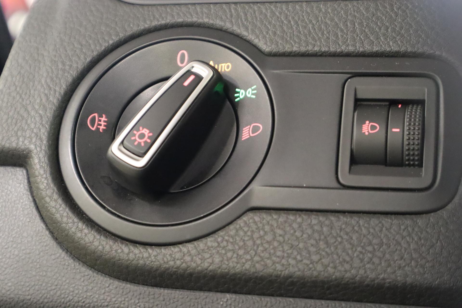 VOLKSWAGEN Polo 2015