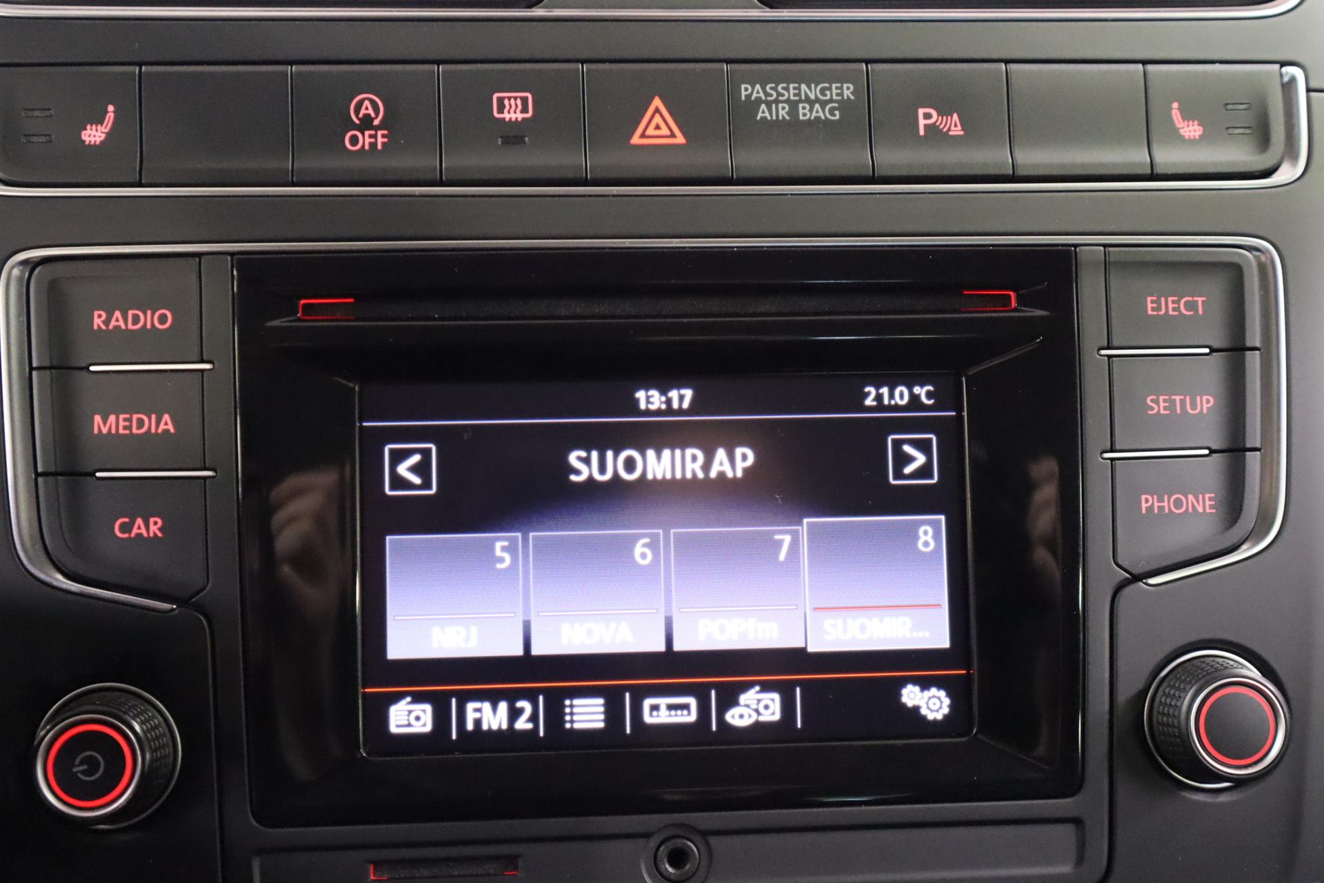 VOLKSWAGEN Polo 2015