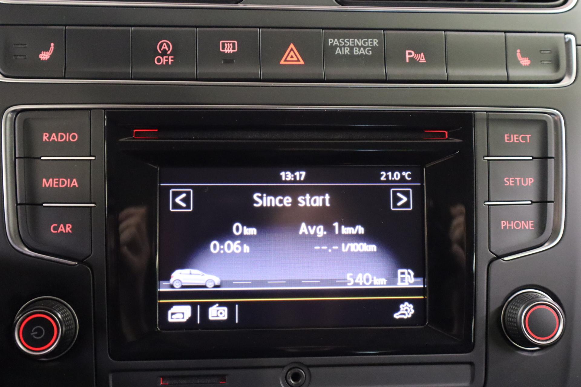 VOLKSWAGEN Polo 2015