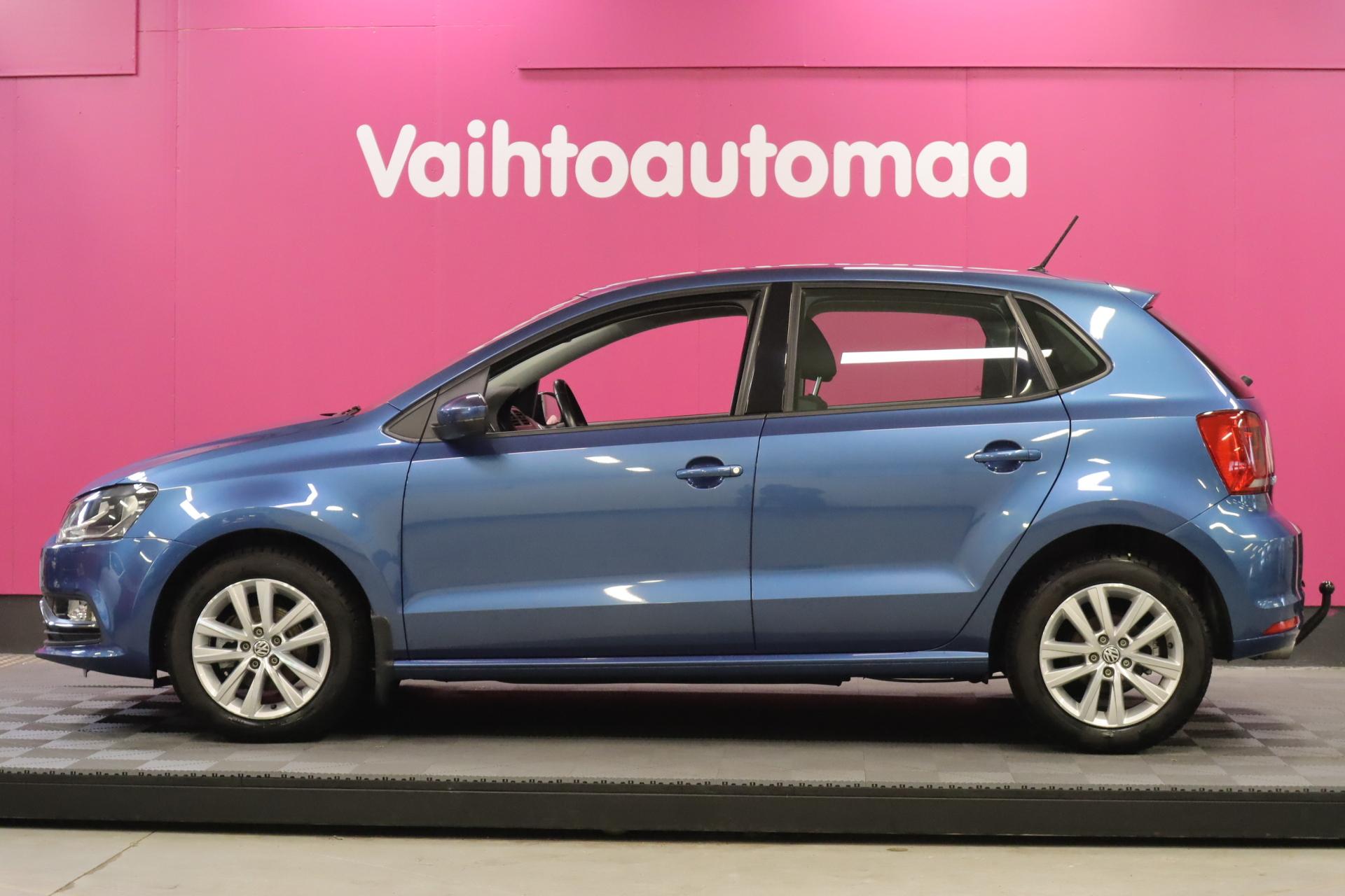 VOLKSWAGEN Polo 2015