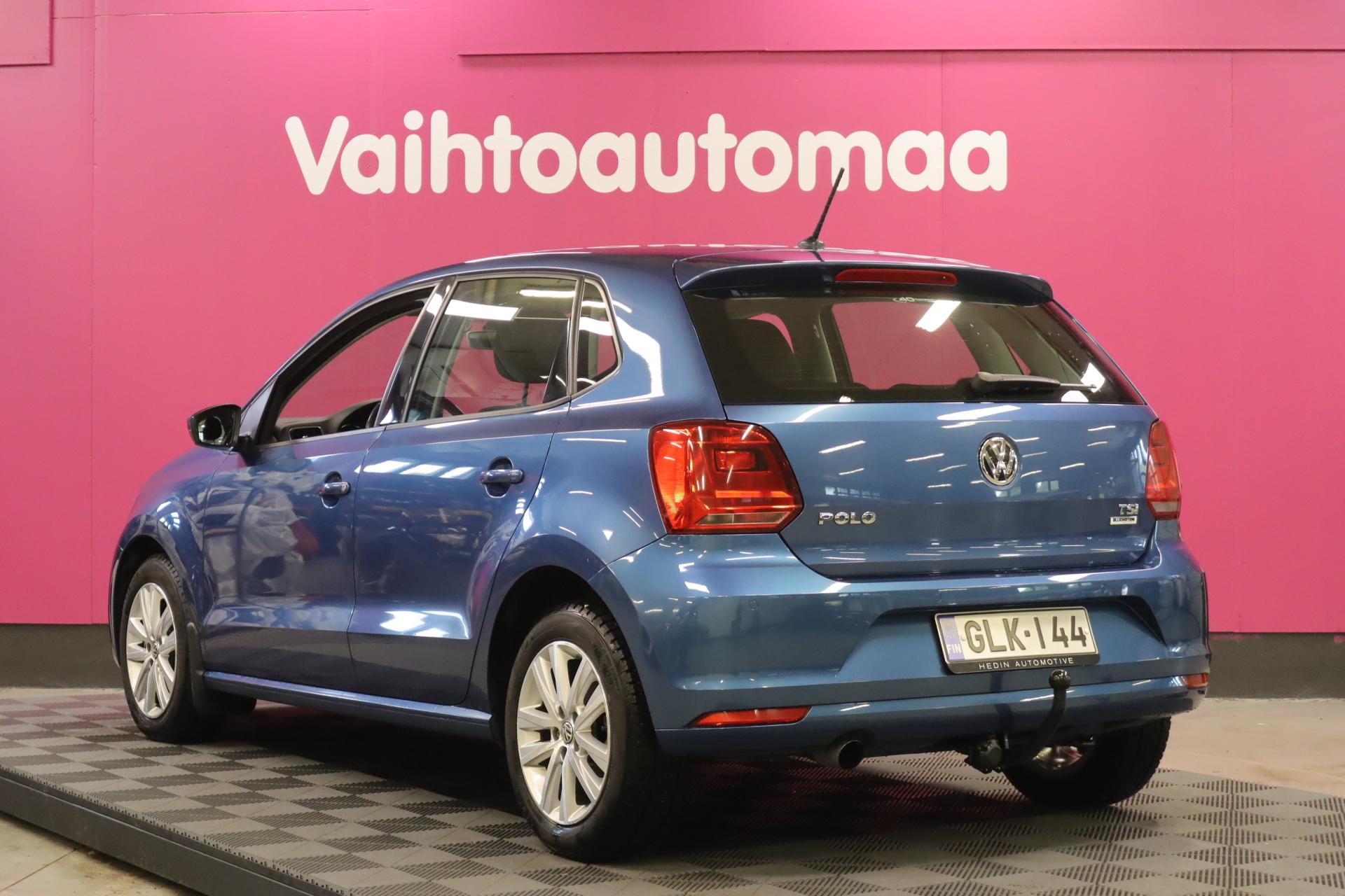 VOLKSWAGEN Polo 2015