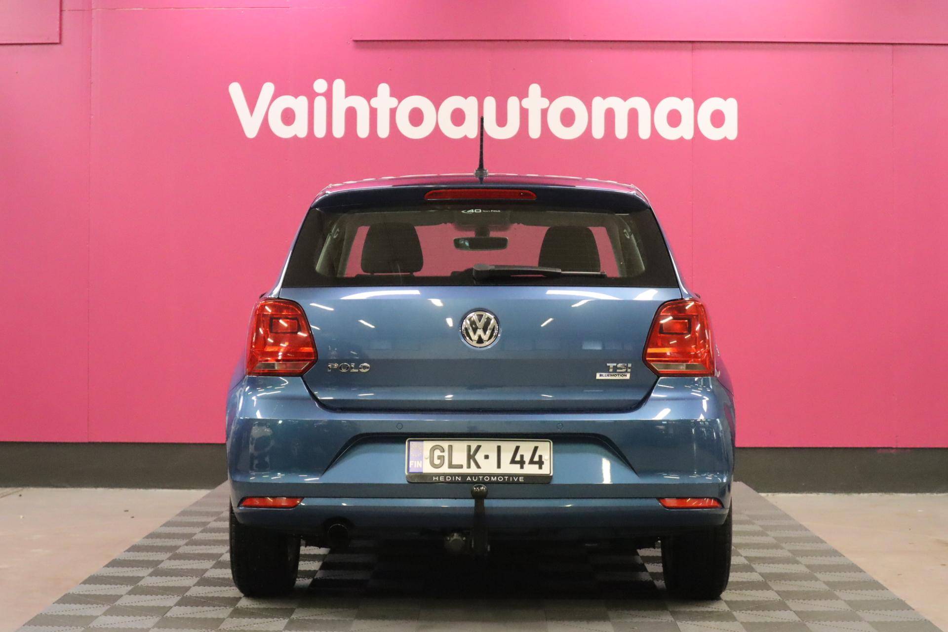 VOLKSWAGEN Polo 2015