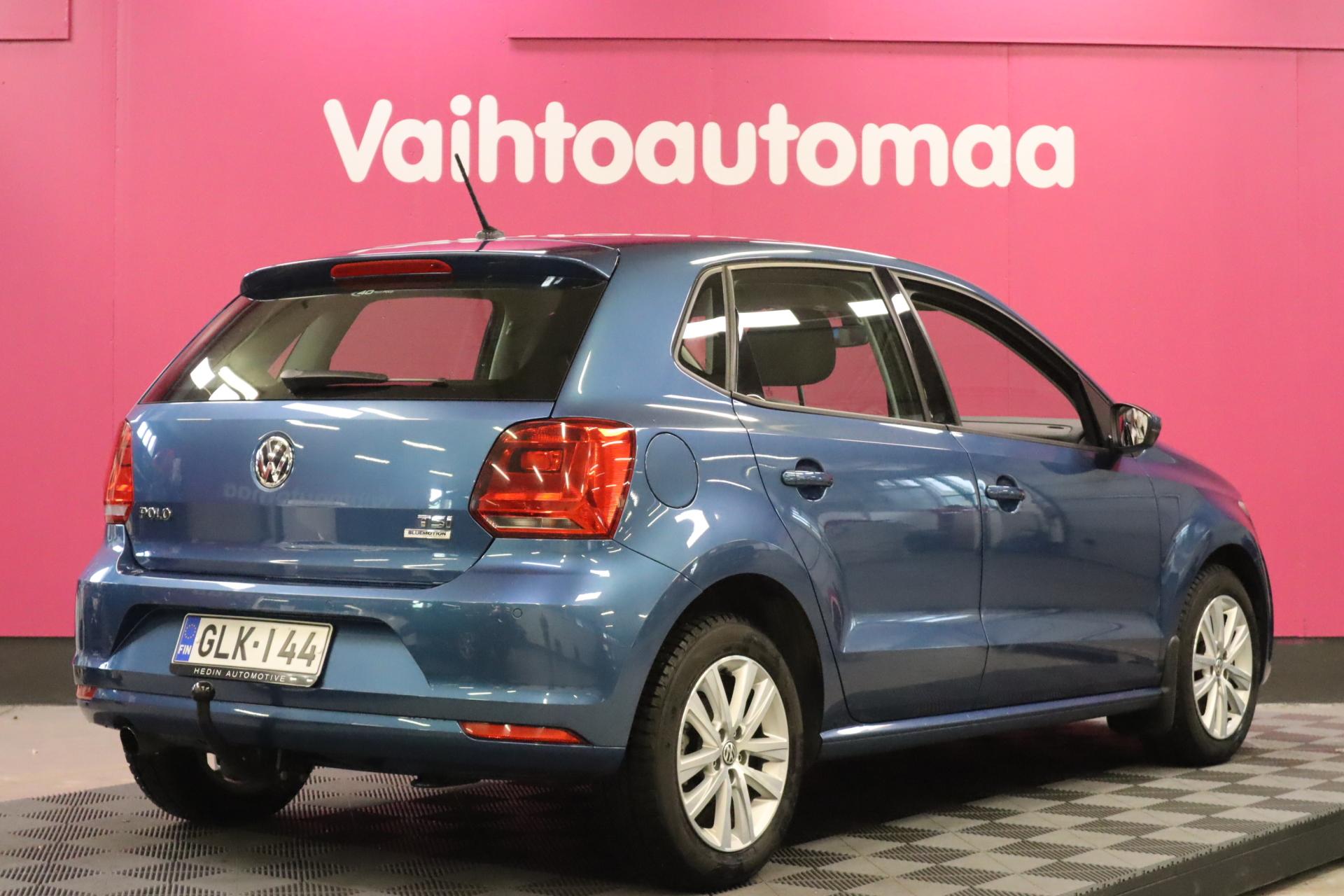 VOLKSWAGEN Polo 2015