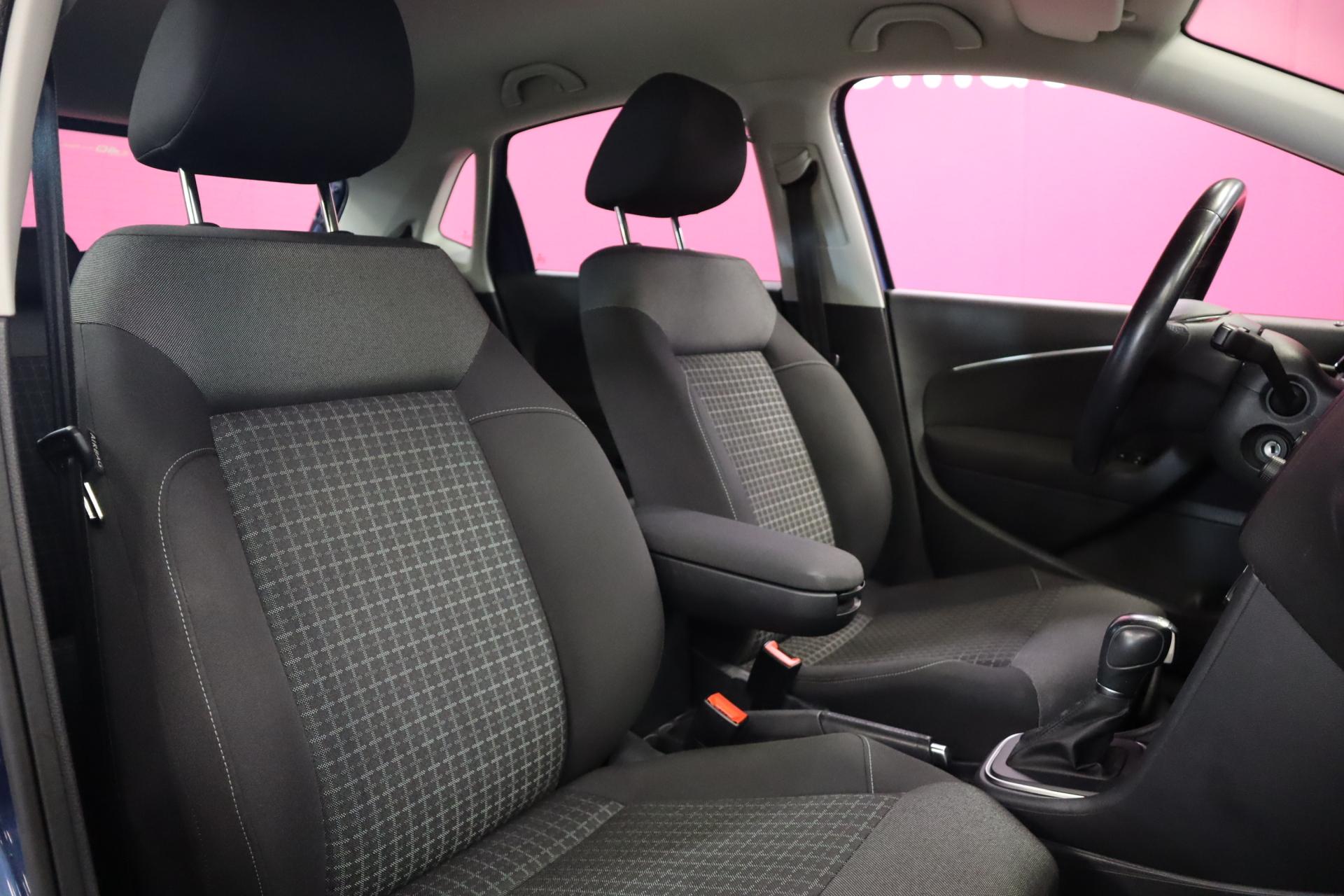 VOLKSWAGEN Polo 2015