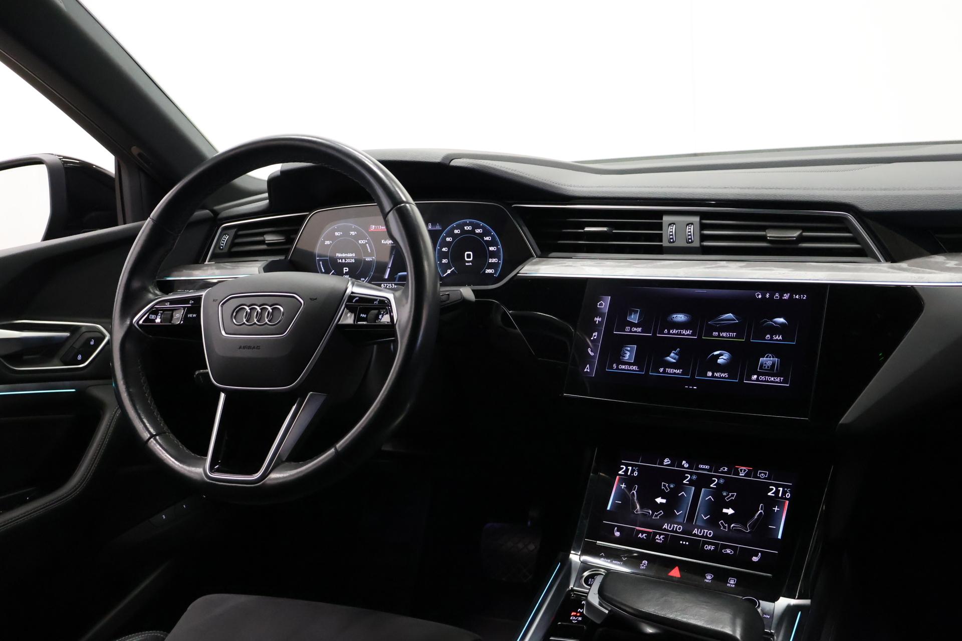 AUDI Q8 e-tron 10