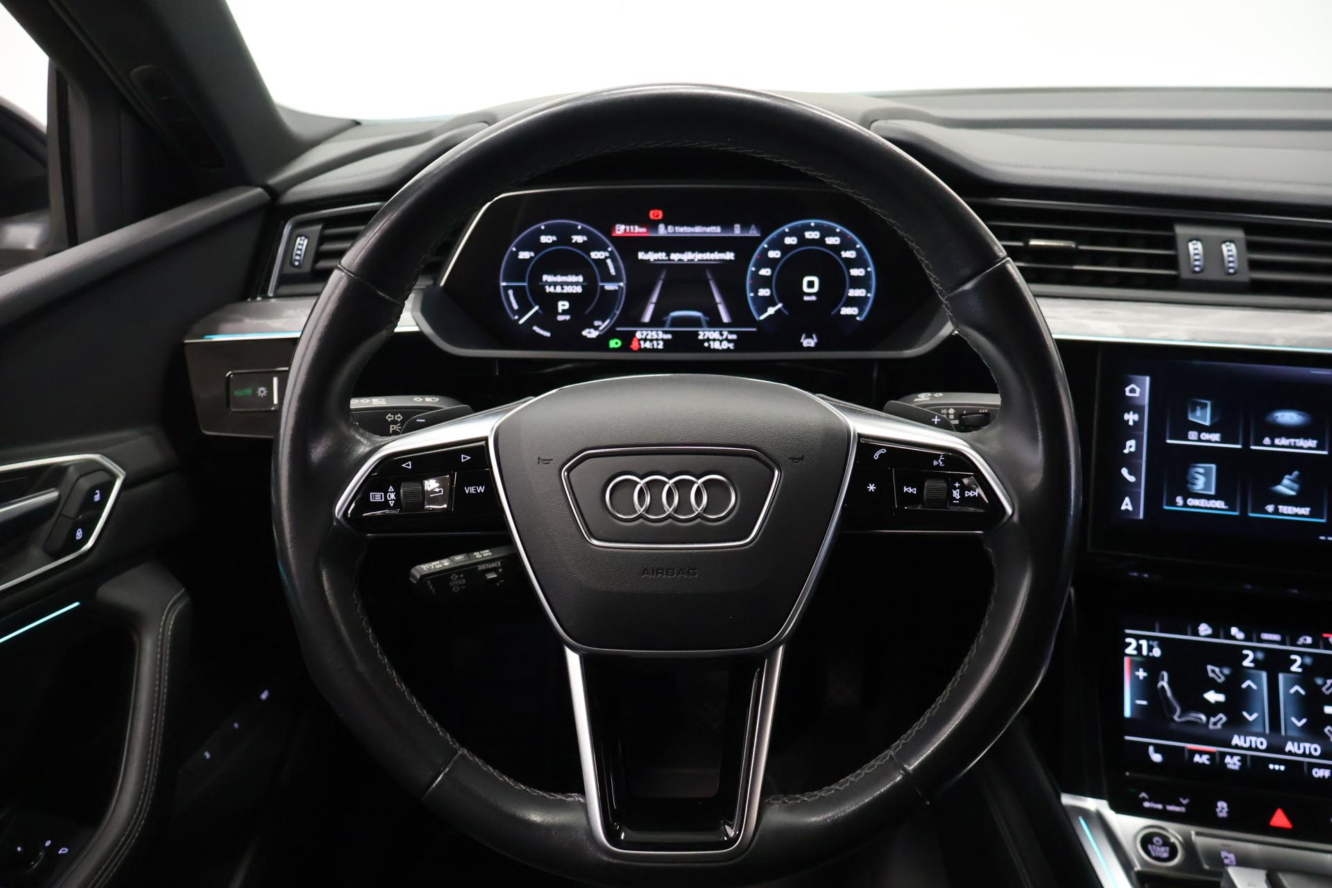 AUDI Q8 e-tron 11