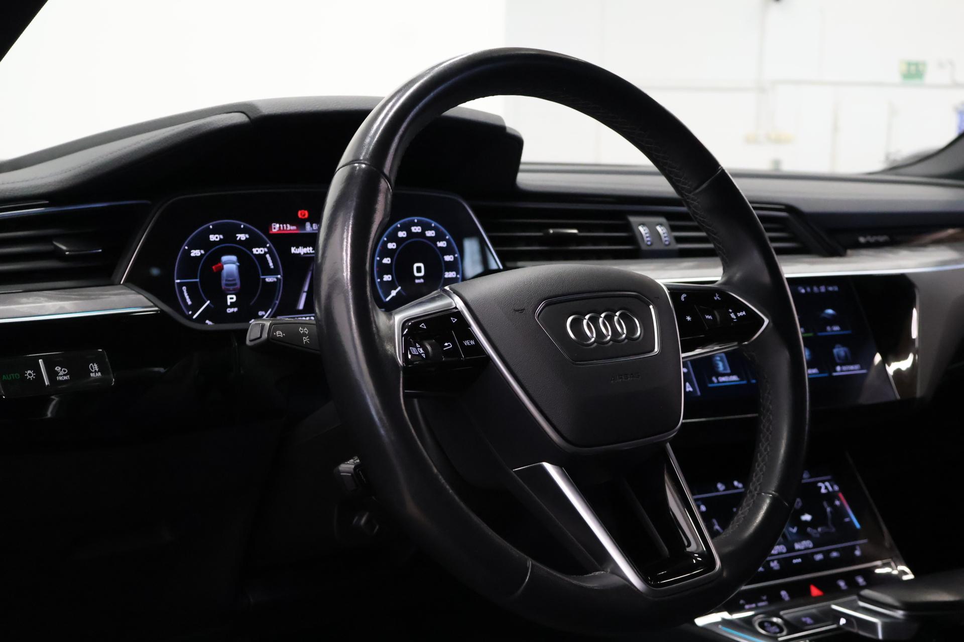 AUDI Q8 e-tron 12