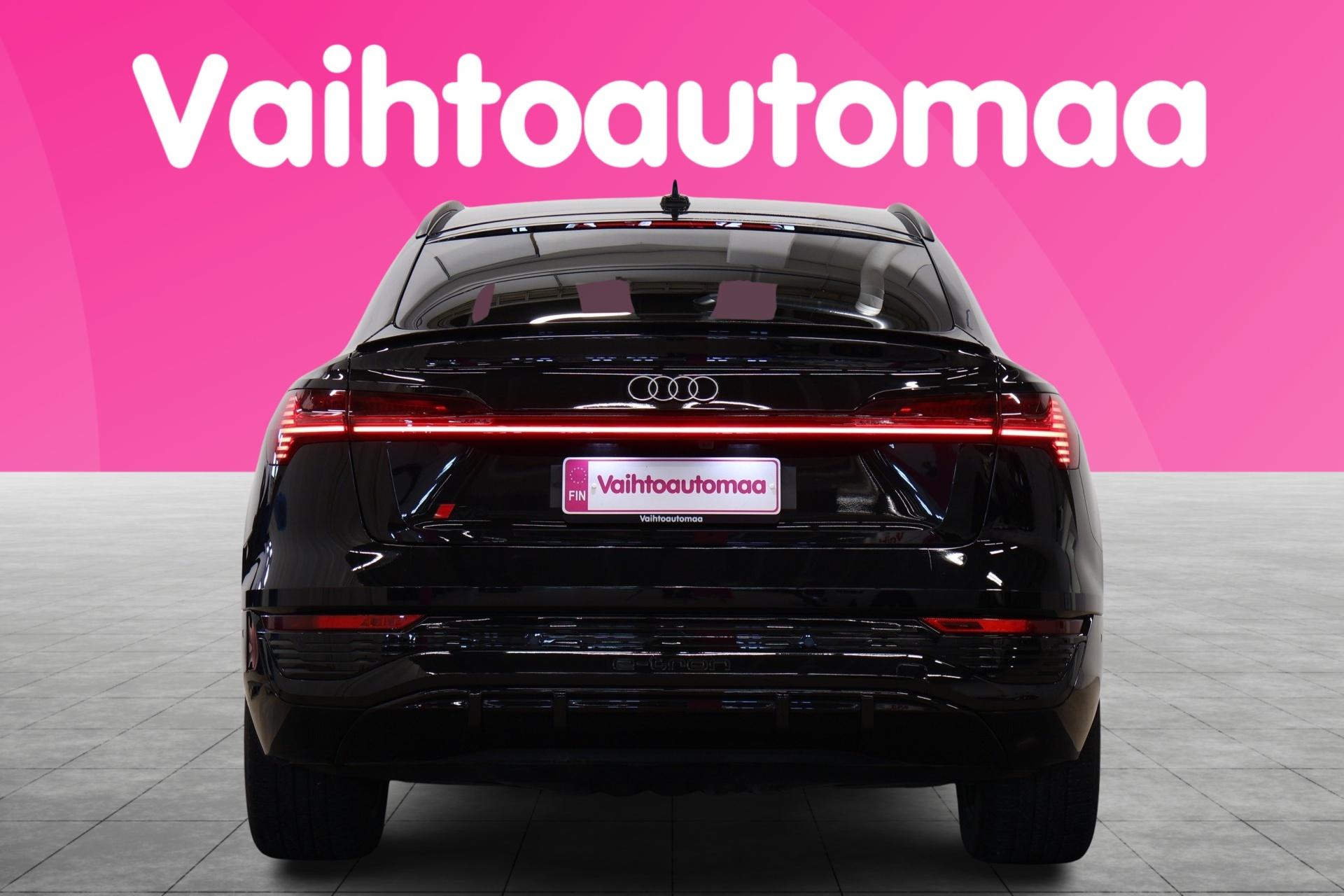 AUDI Q8 e-tron 5