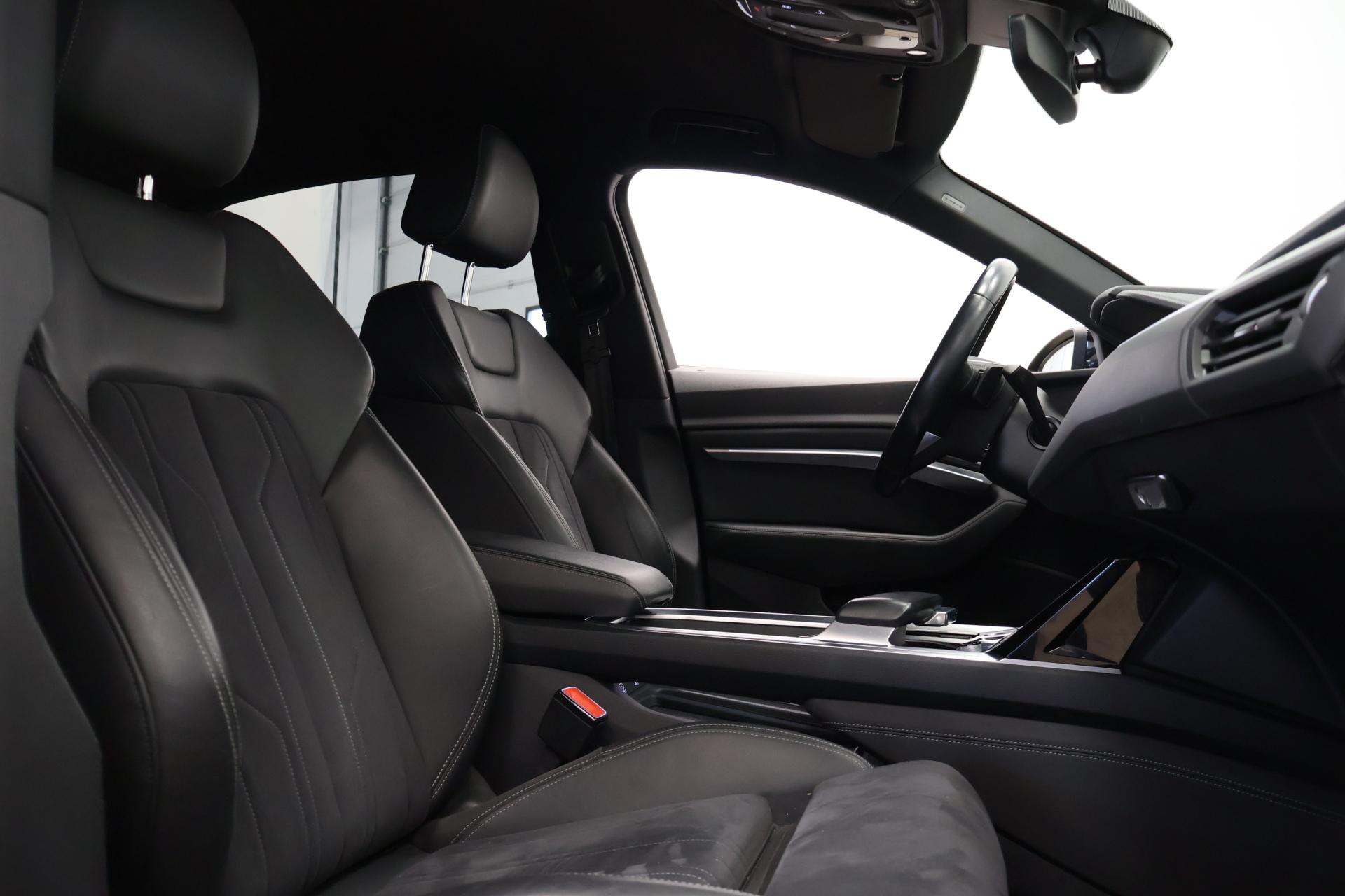 AUDI Q8 e-tron 7