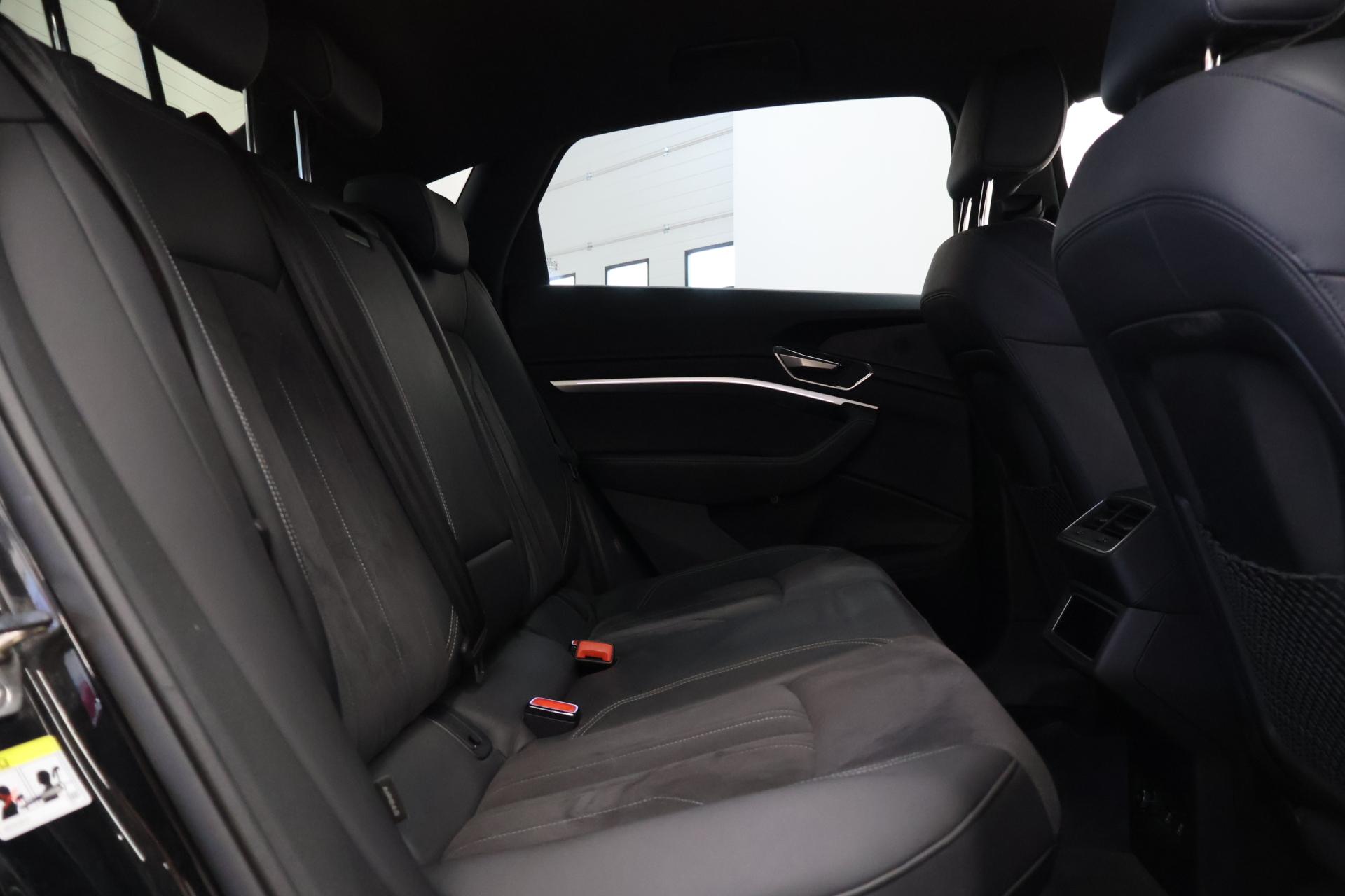 AUDI Q8 e-tron 8