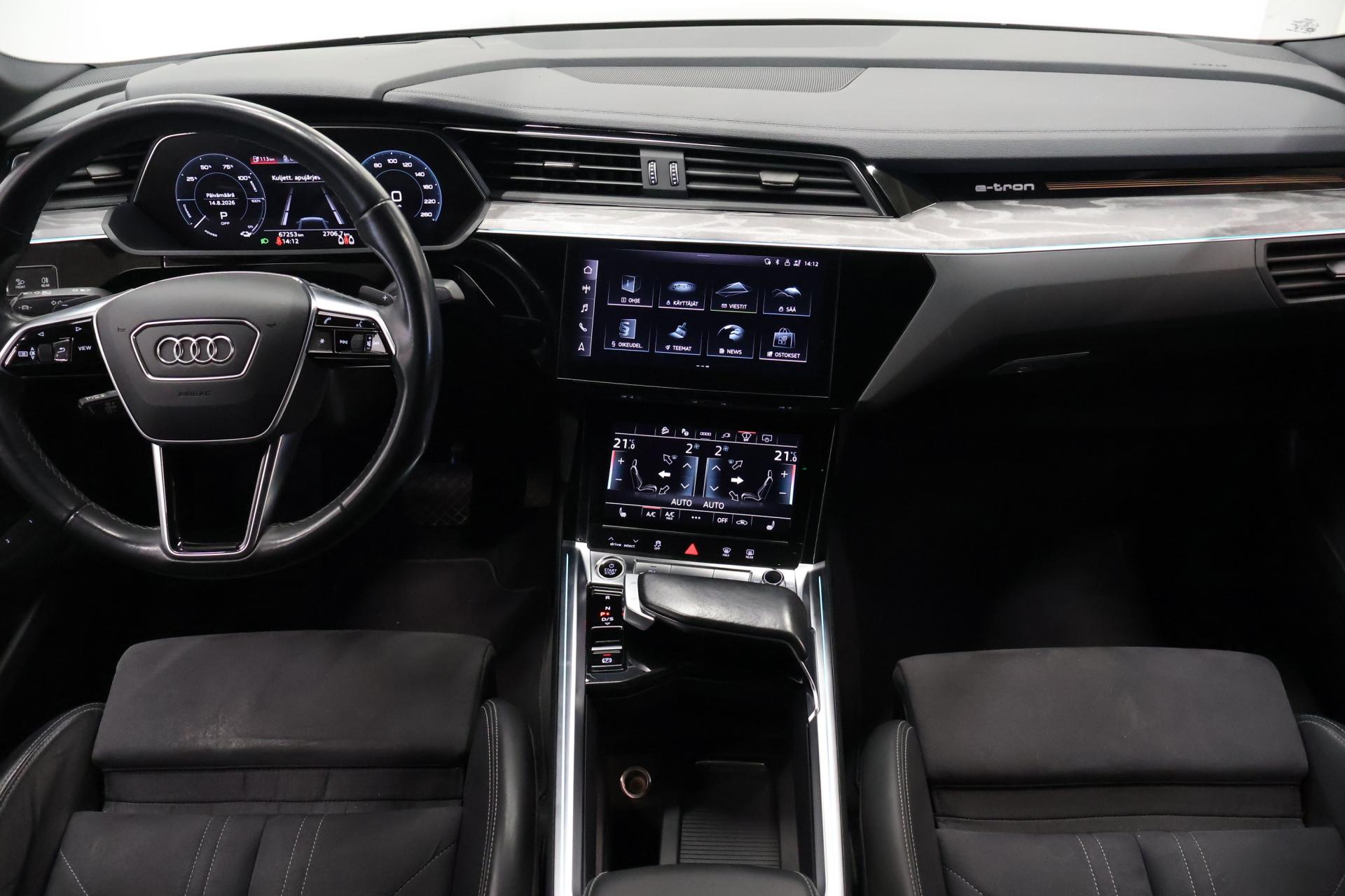 AUDI Q8 e-tron 9