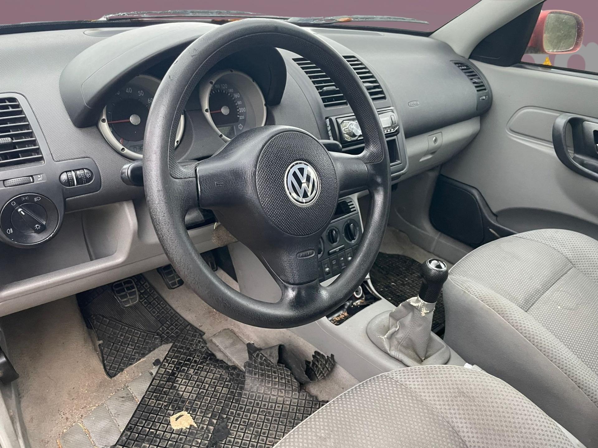 VOLKSWAGEN Polo 2000