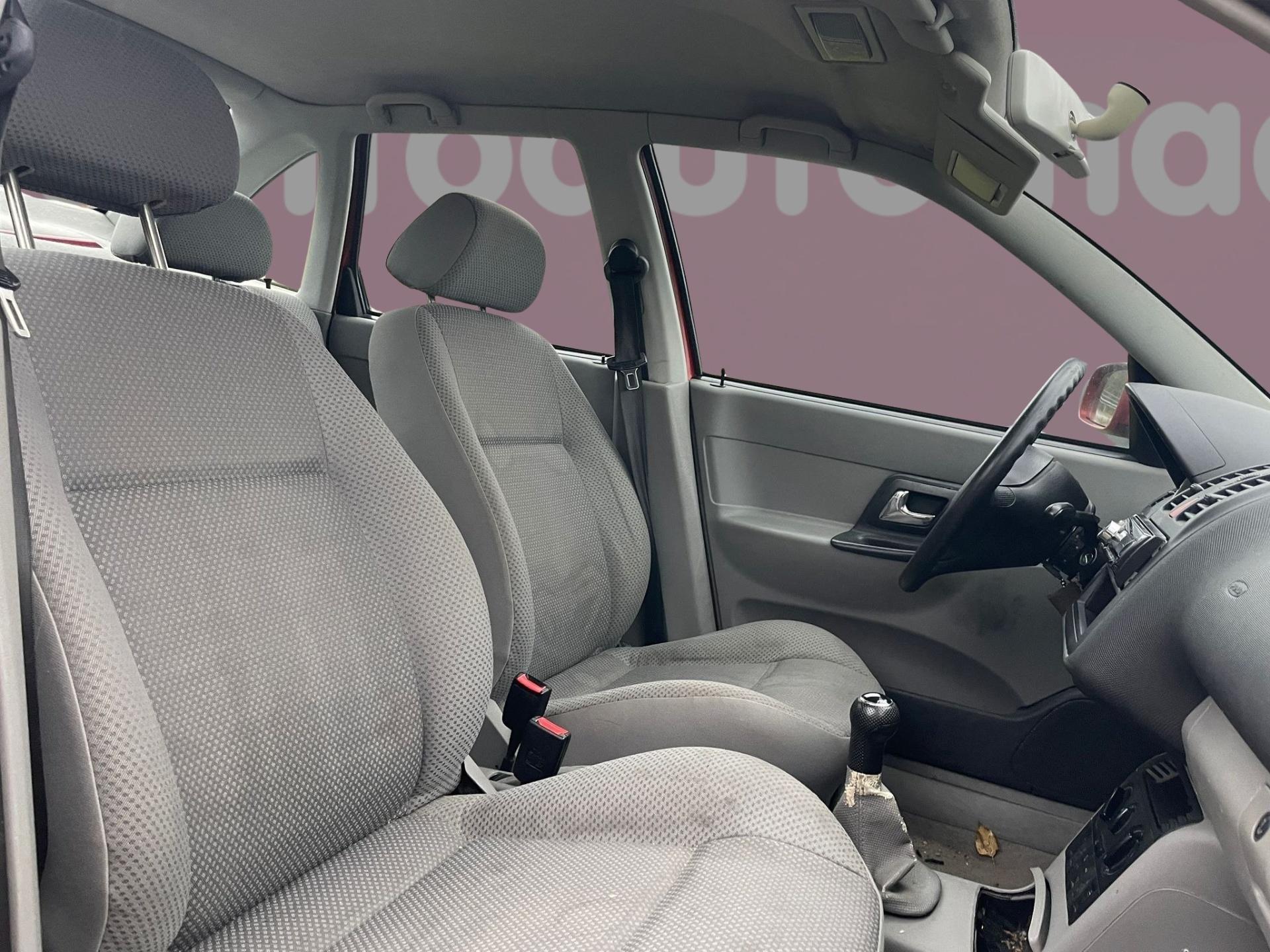 VOLKSWAGEN Polo 2000