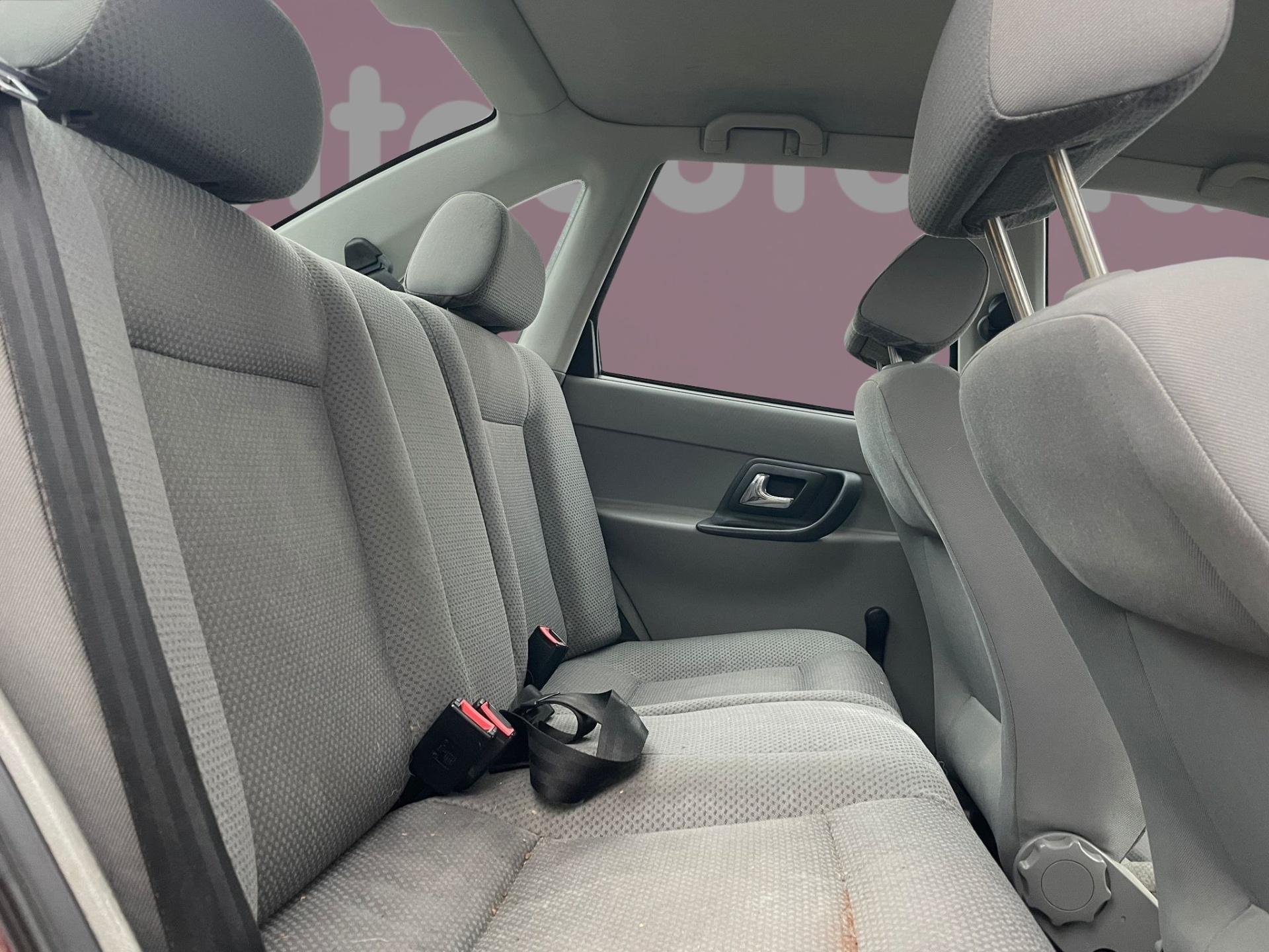 VOLKSWAGEN Polo 2000