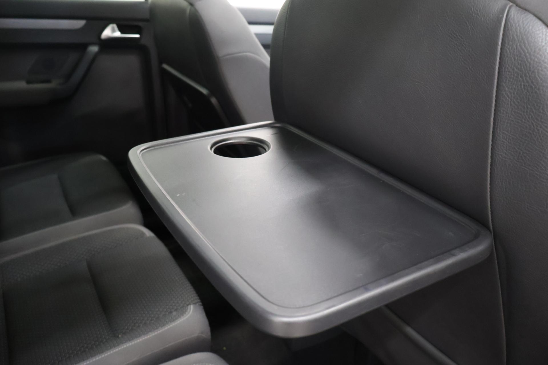 VOLKSWAGEN Touran 2012