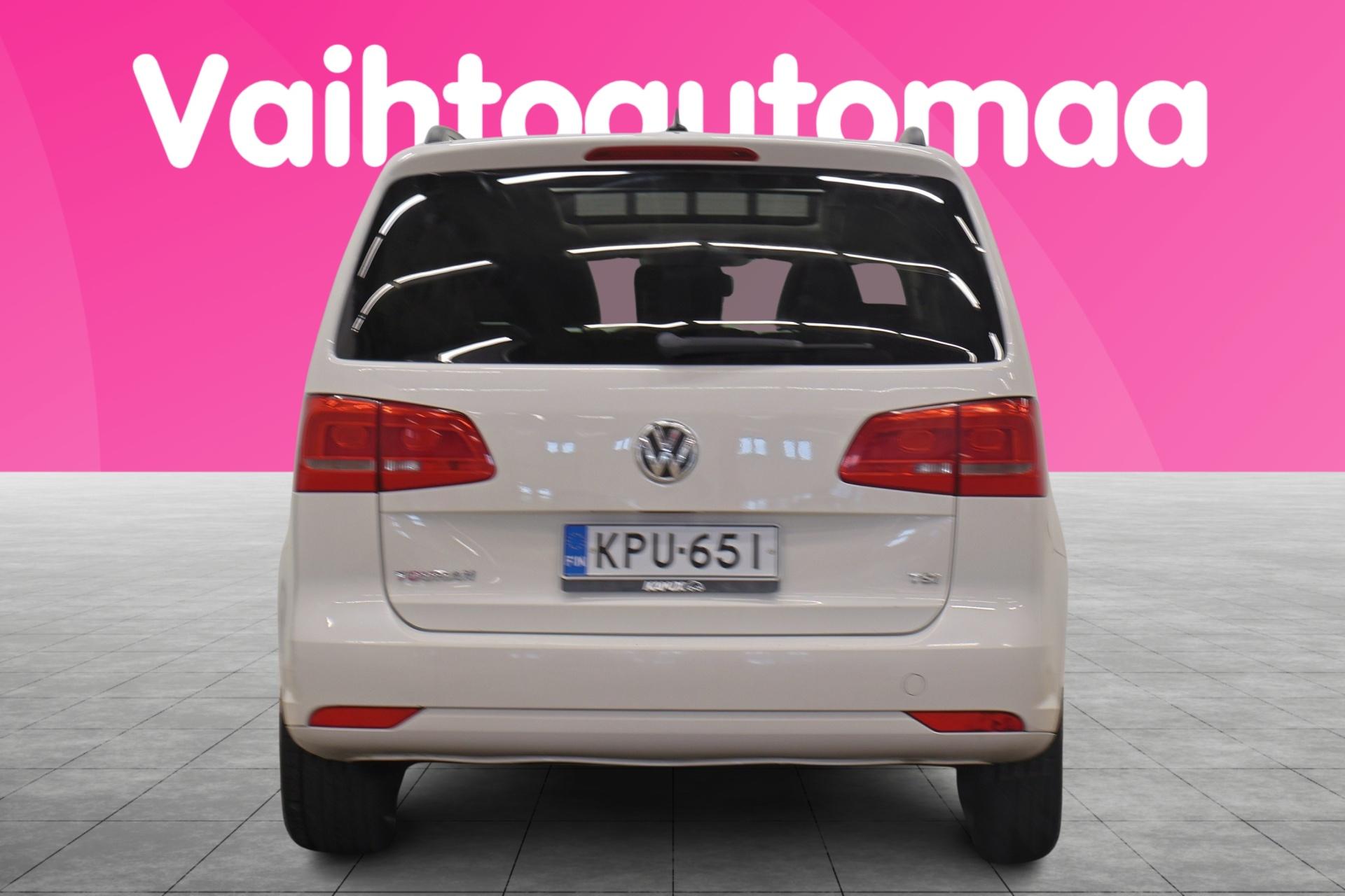 VOLKSWAGEN Touran 2012