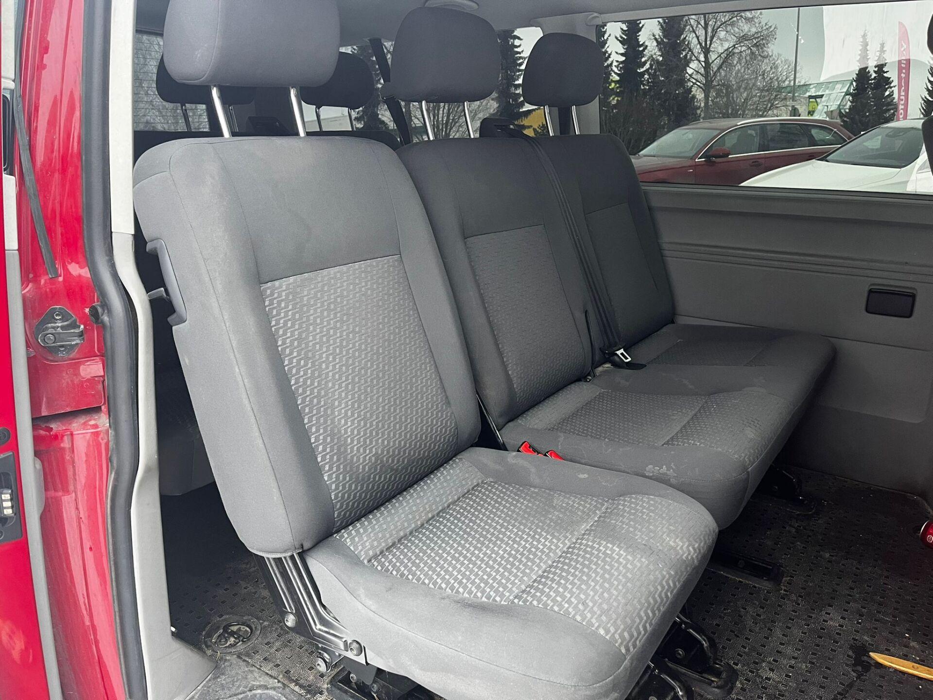 VOLKSWAGEN Caravelle 2012