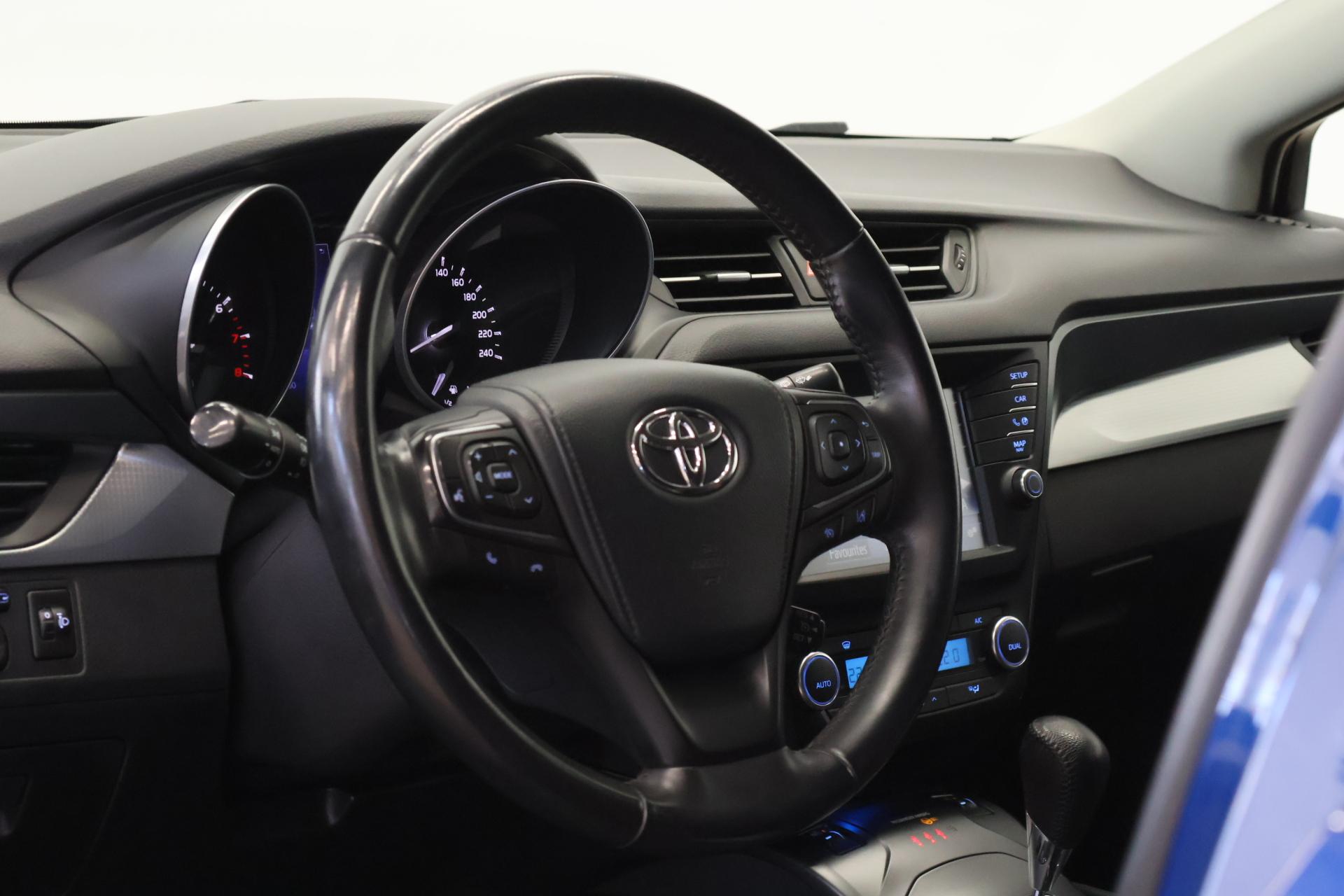 TOYOTA Avensis 2016