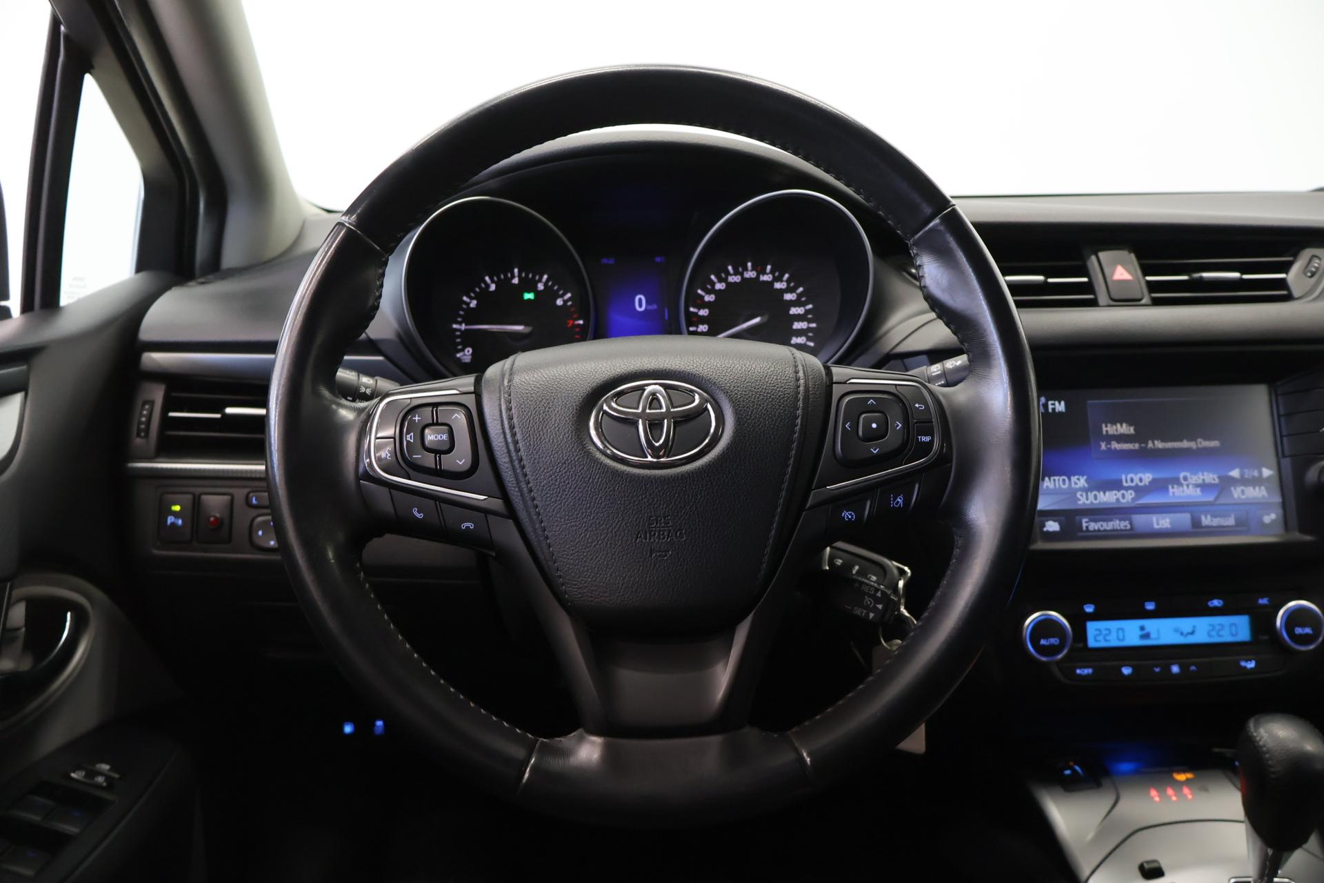 TOYOTA Avensis 2016