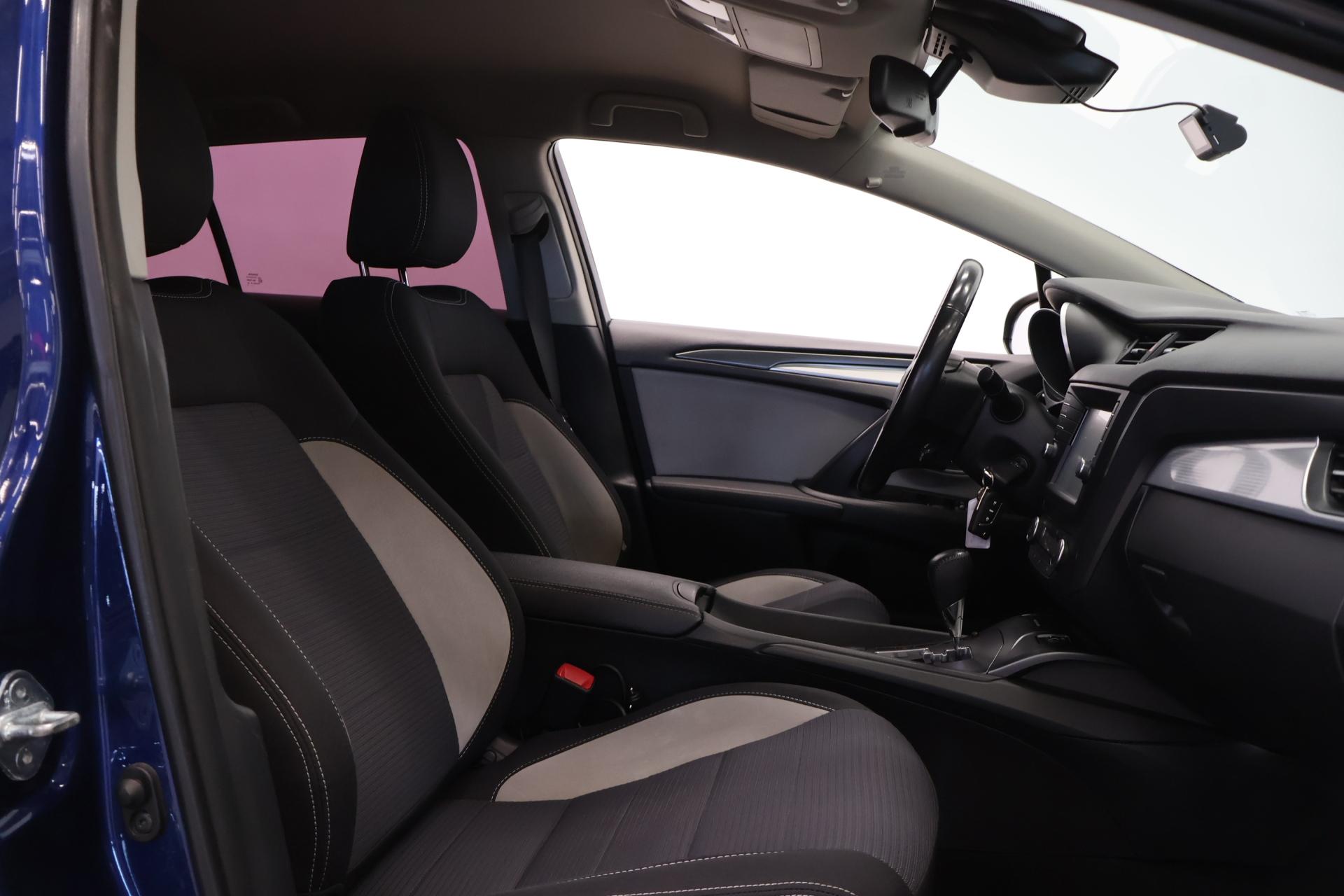TOYOTA Avensis 2016