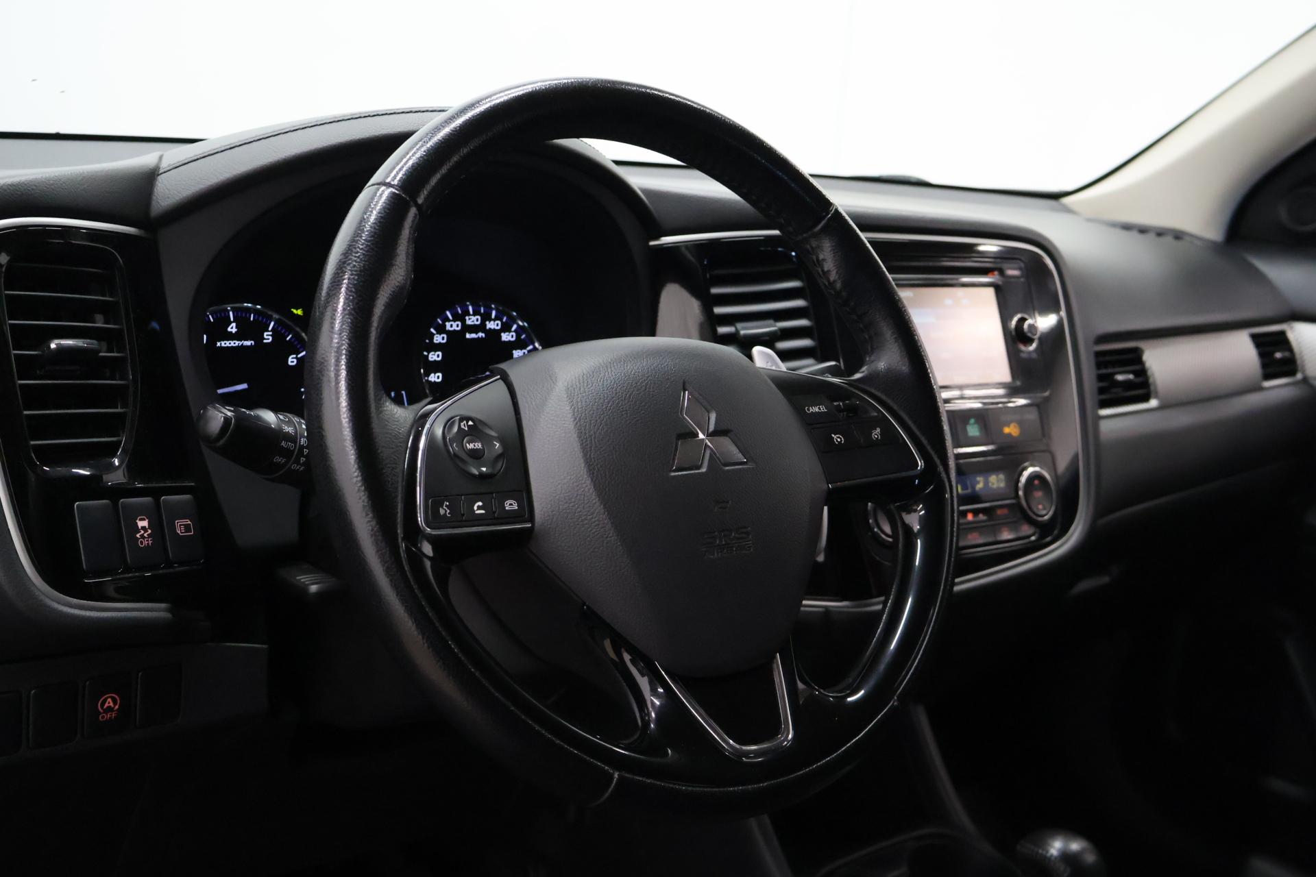 MITSUBISHI Outlander 2016