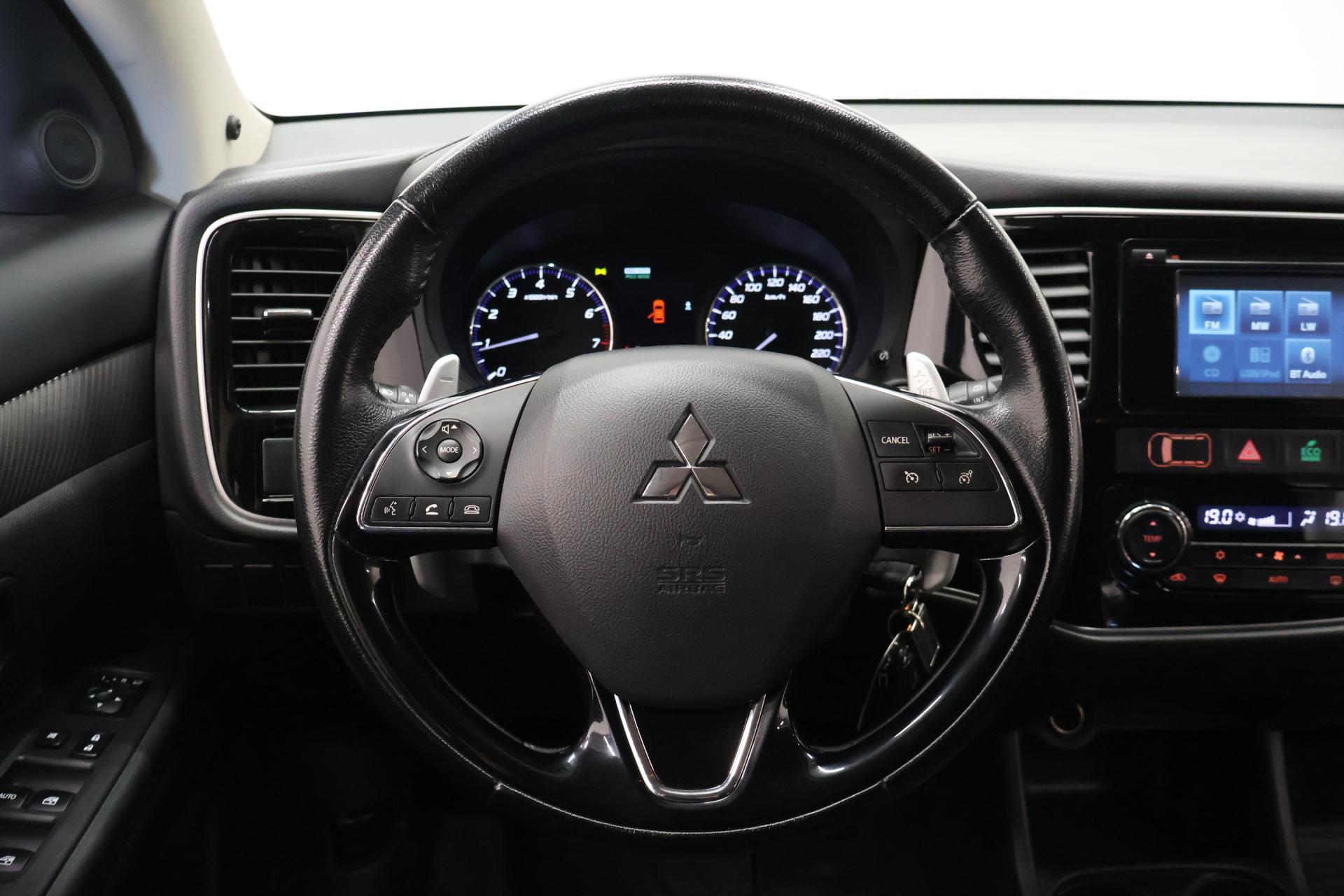 MITSUBISHI Outlander 2016