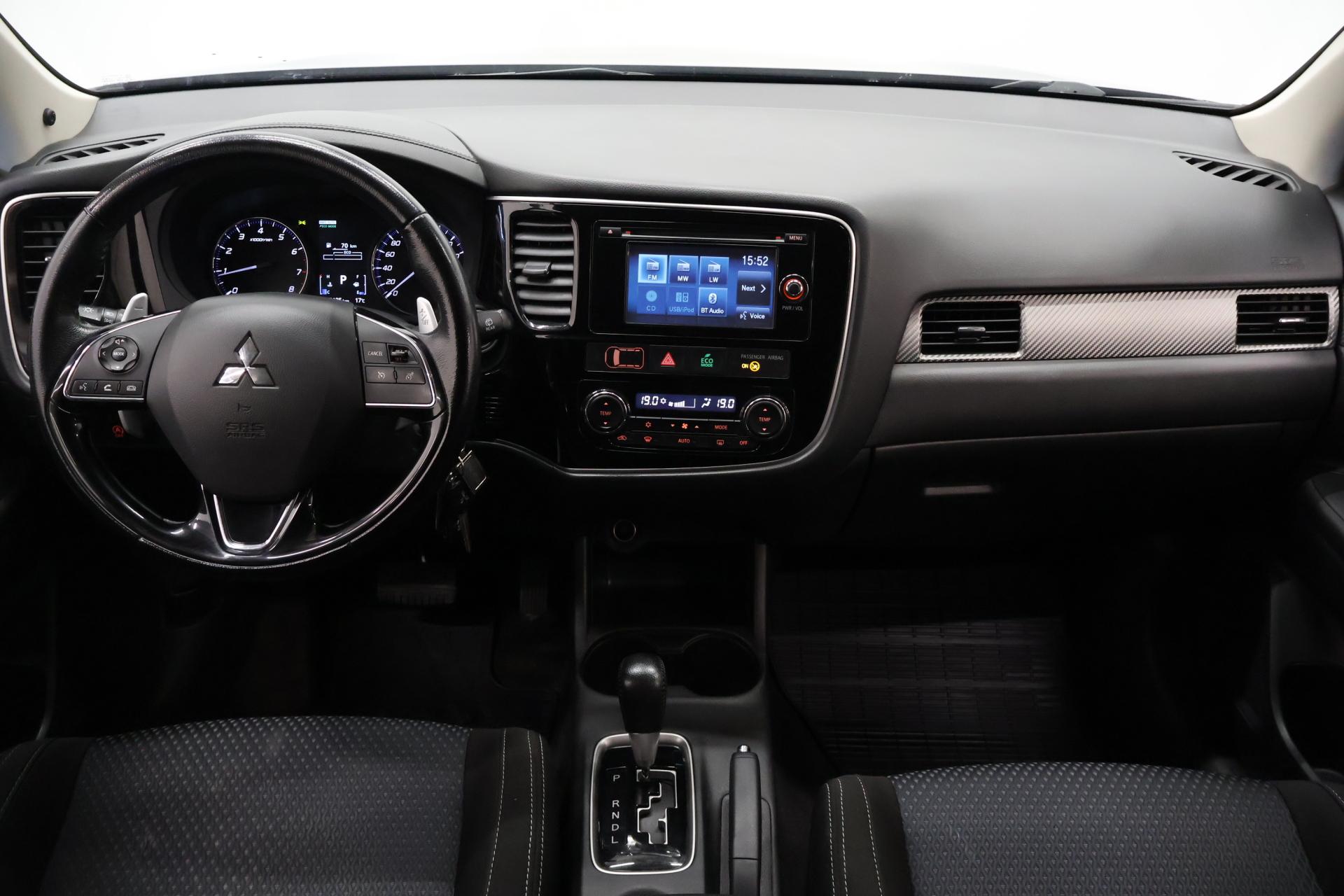 MITSUBISHI Outlander 2016
