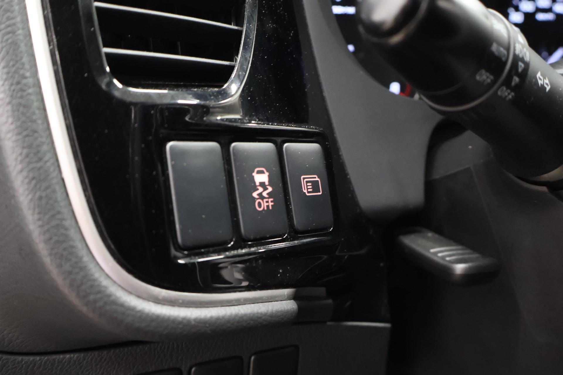 MITSUBISHI Outlander 2016
