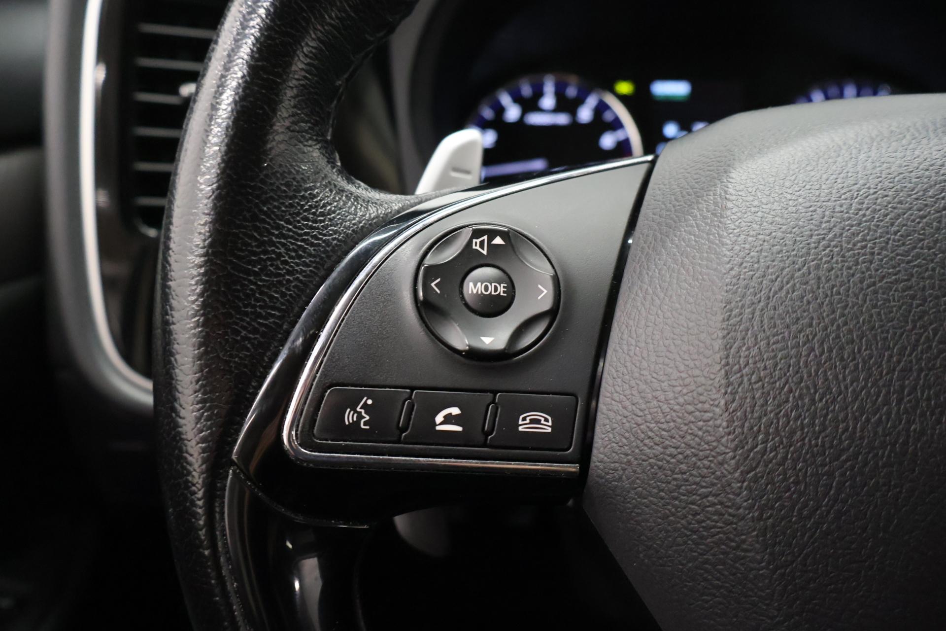 MITSUBISHI Outlander 2016