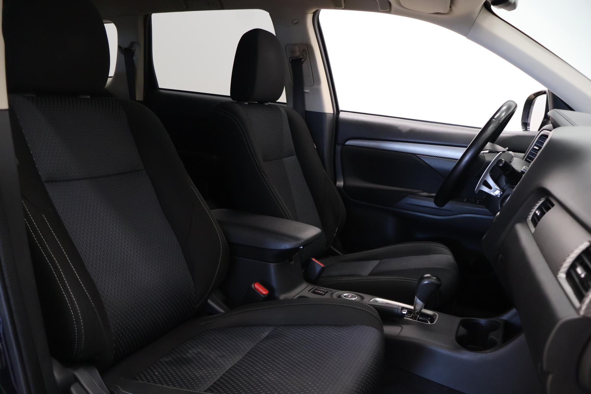 MITSUBISHI Outlander 2016