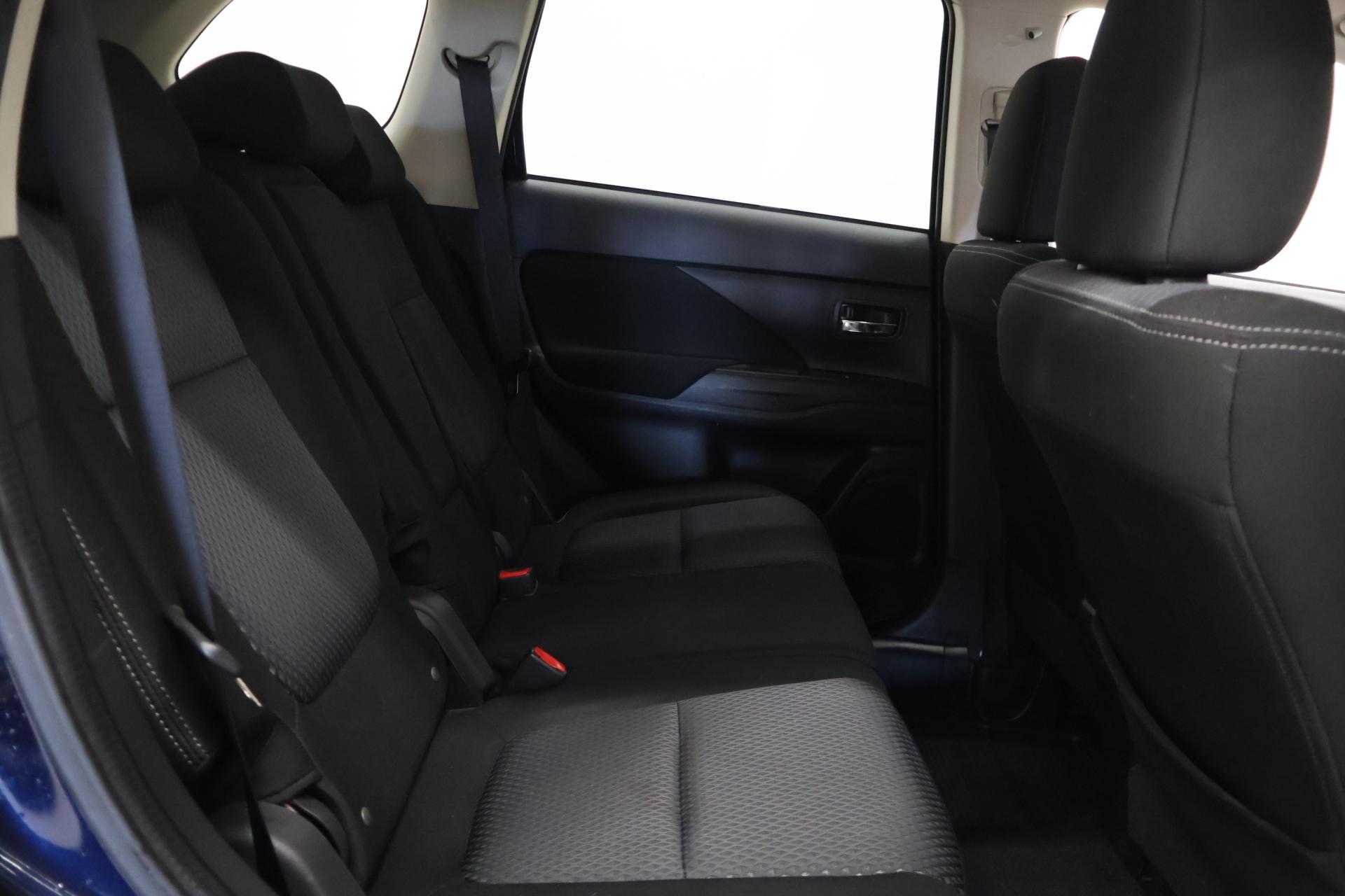MITSUBISHI Outlander 2016