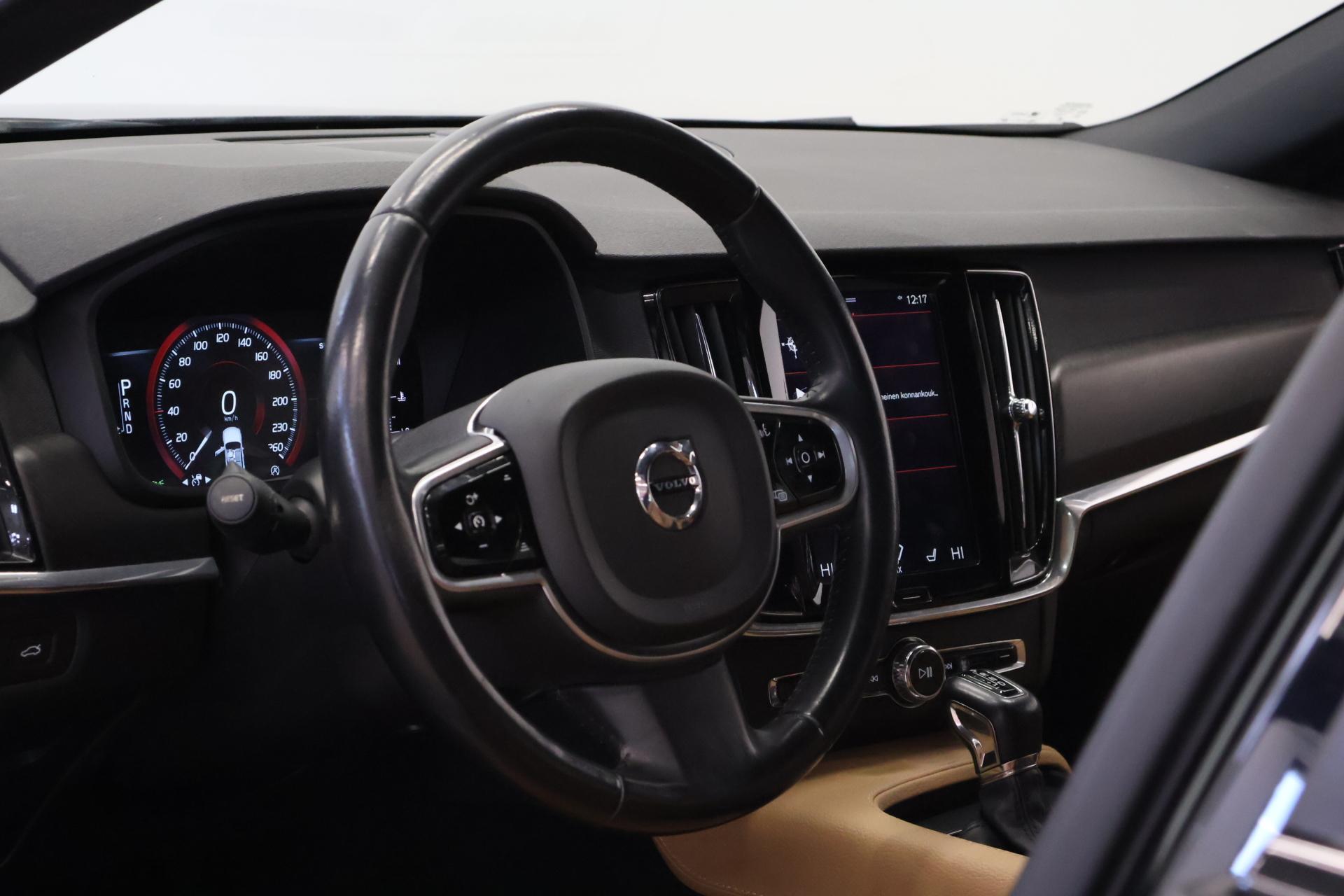 VOLVO V90 Cross Country 2017