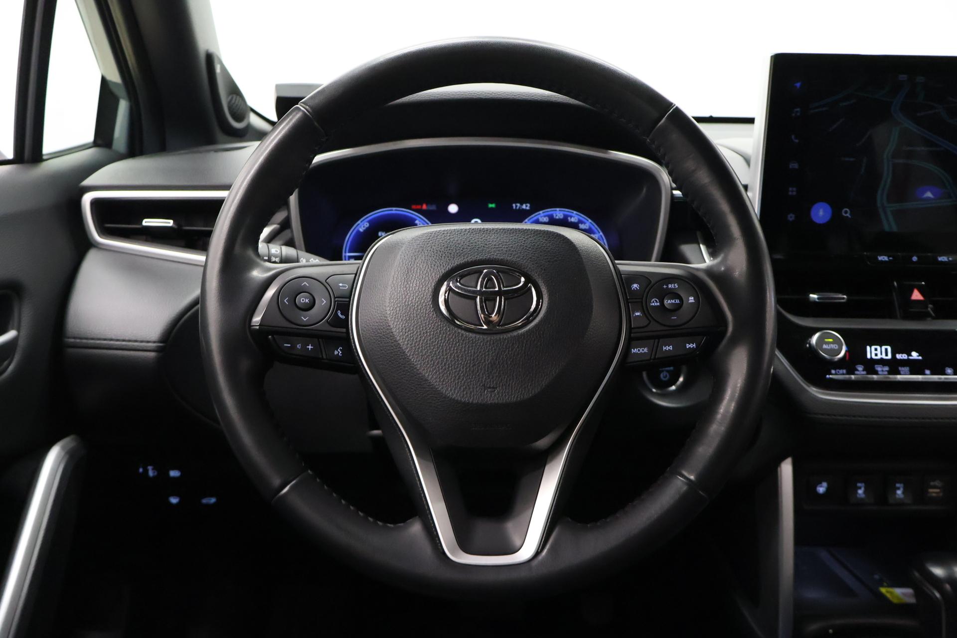 TOYOTA Corolla Cross 12