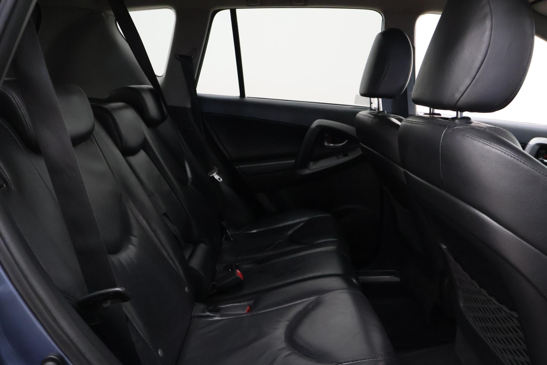 TOYOTA RAV4 9