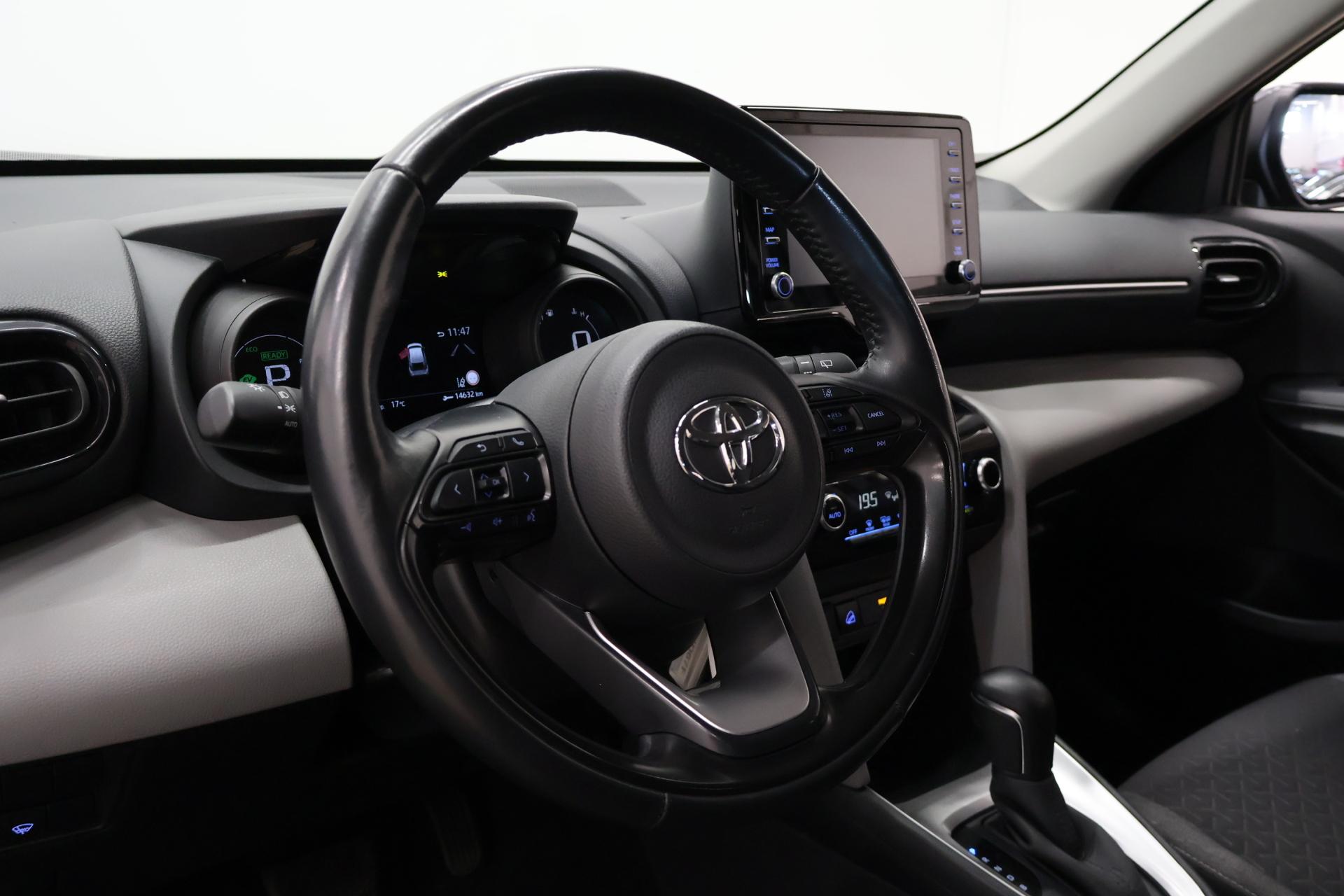 TOYOTA Yaris Cross 10