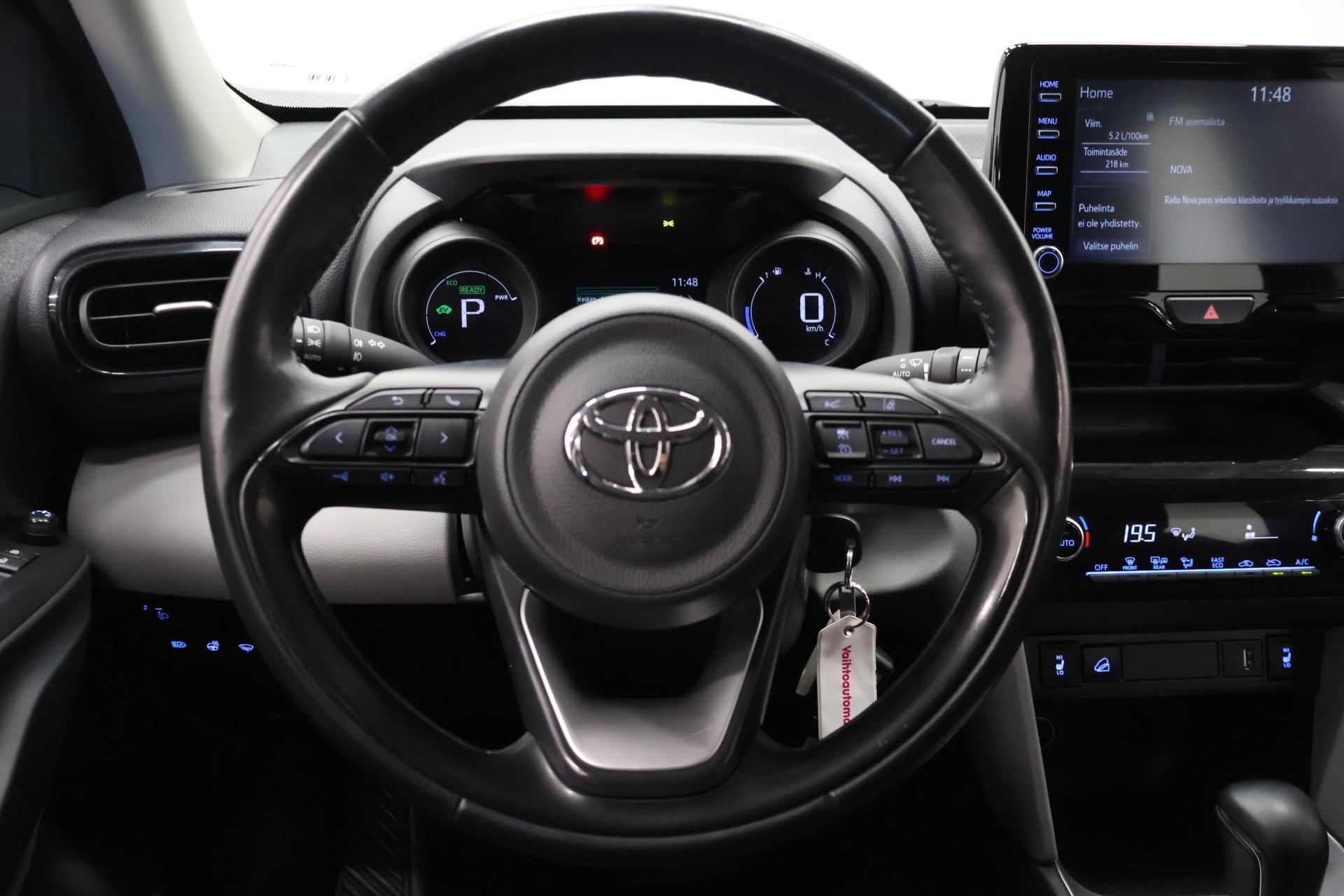 TOYOTA Yaris Cross 11