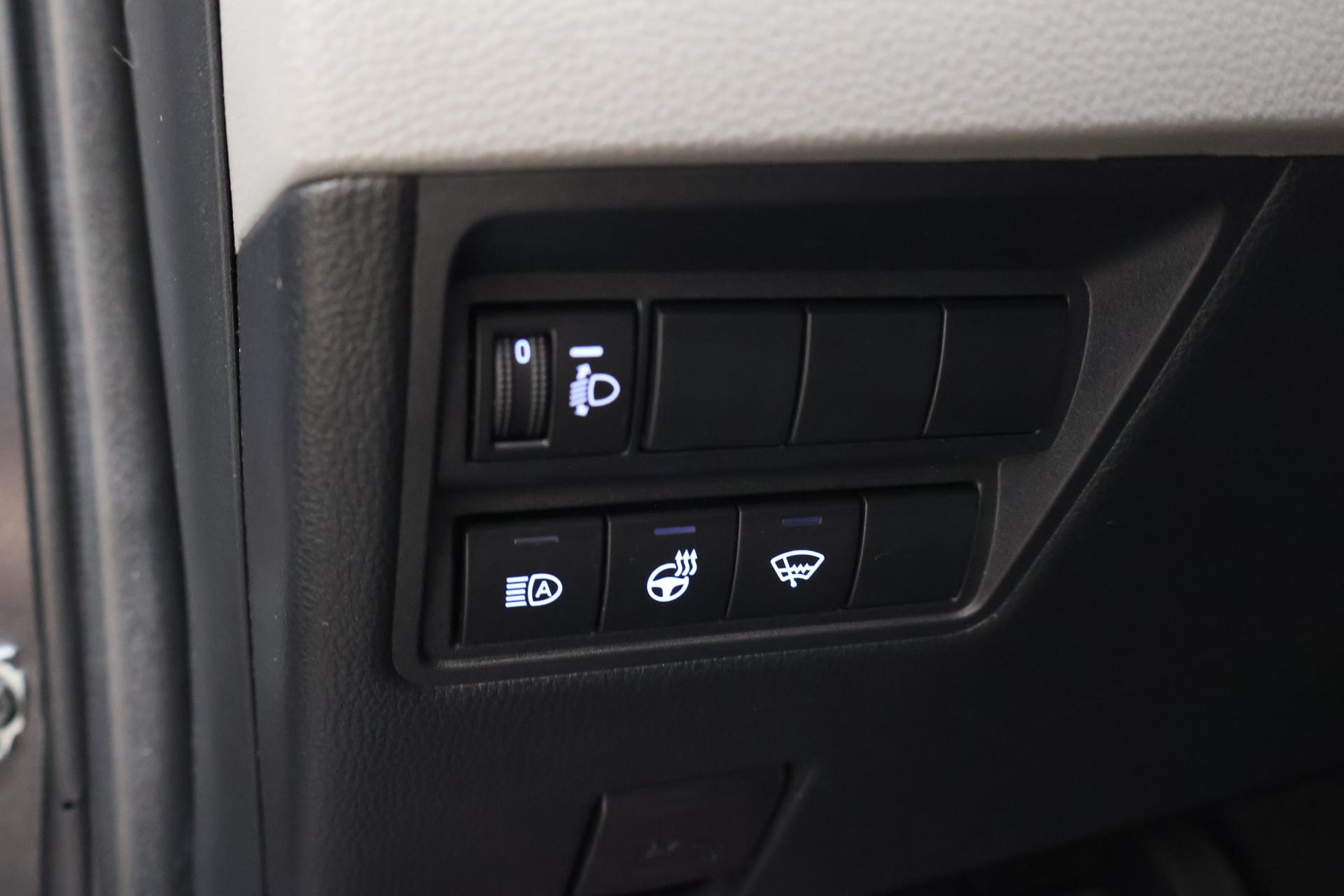 TOYOTA Yaris Cross 13