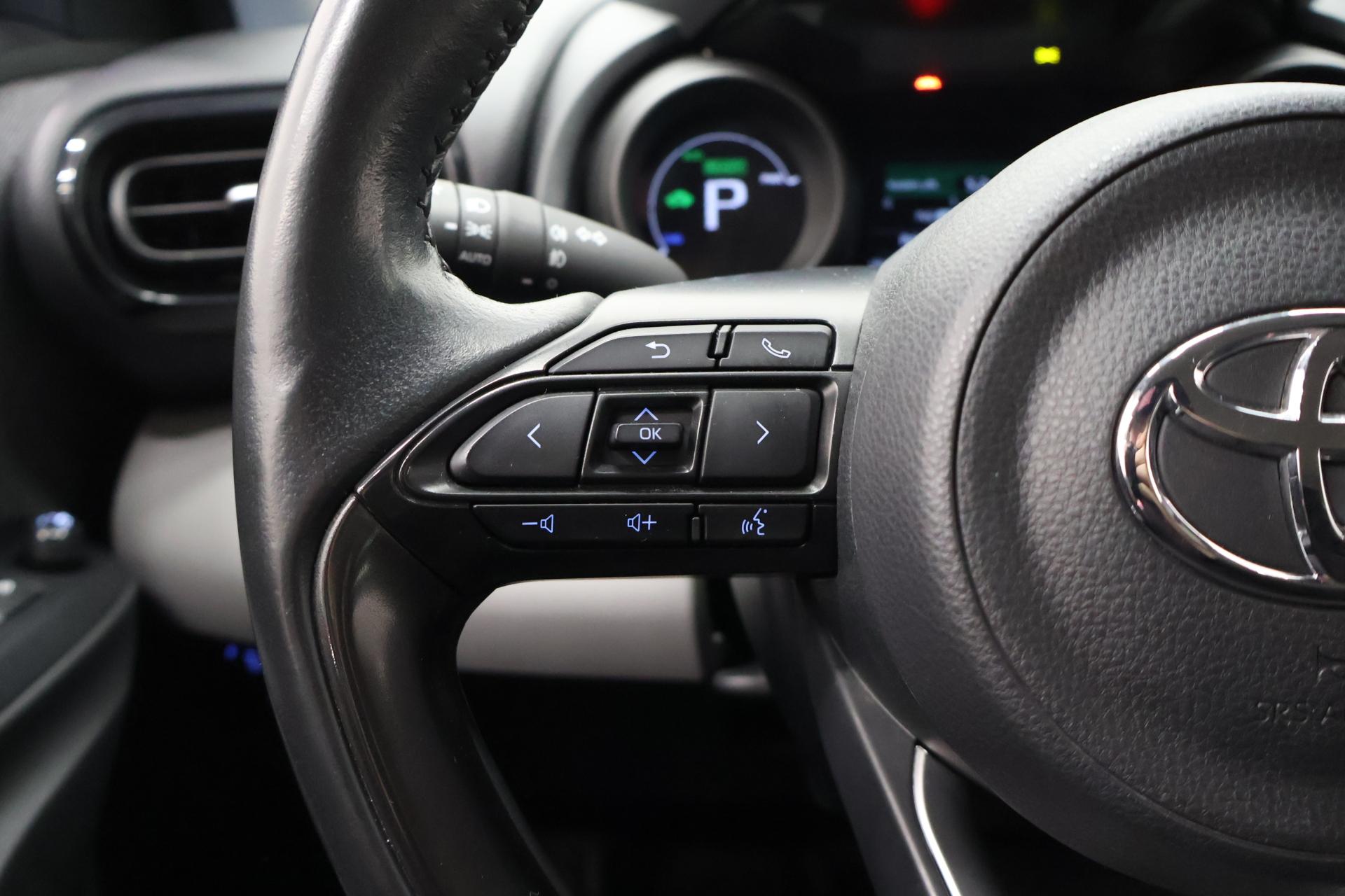 TOYOTA Yaris Cross 14