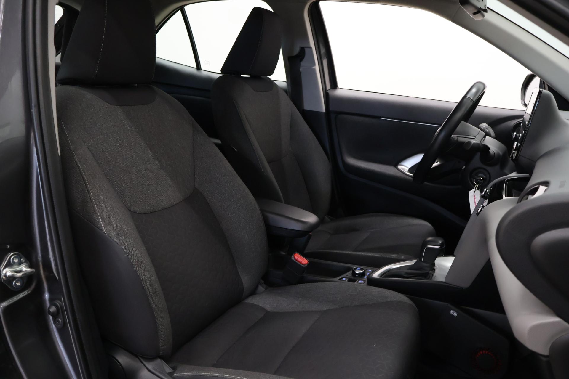 TOYOTA Yaris Cross 8