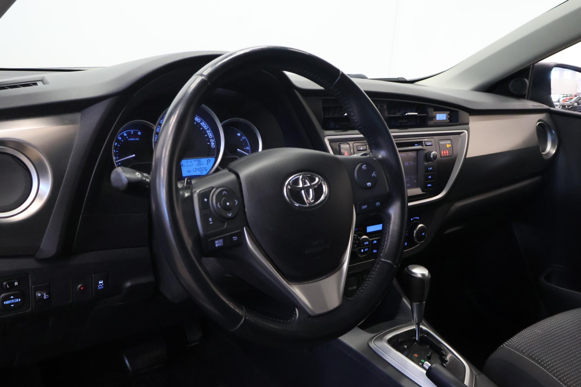 TOYOTA Auris 2013
