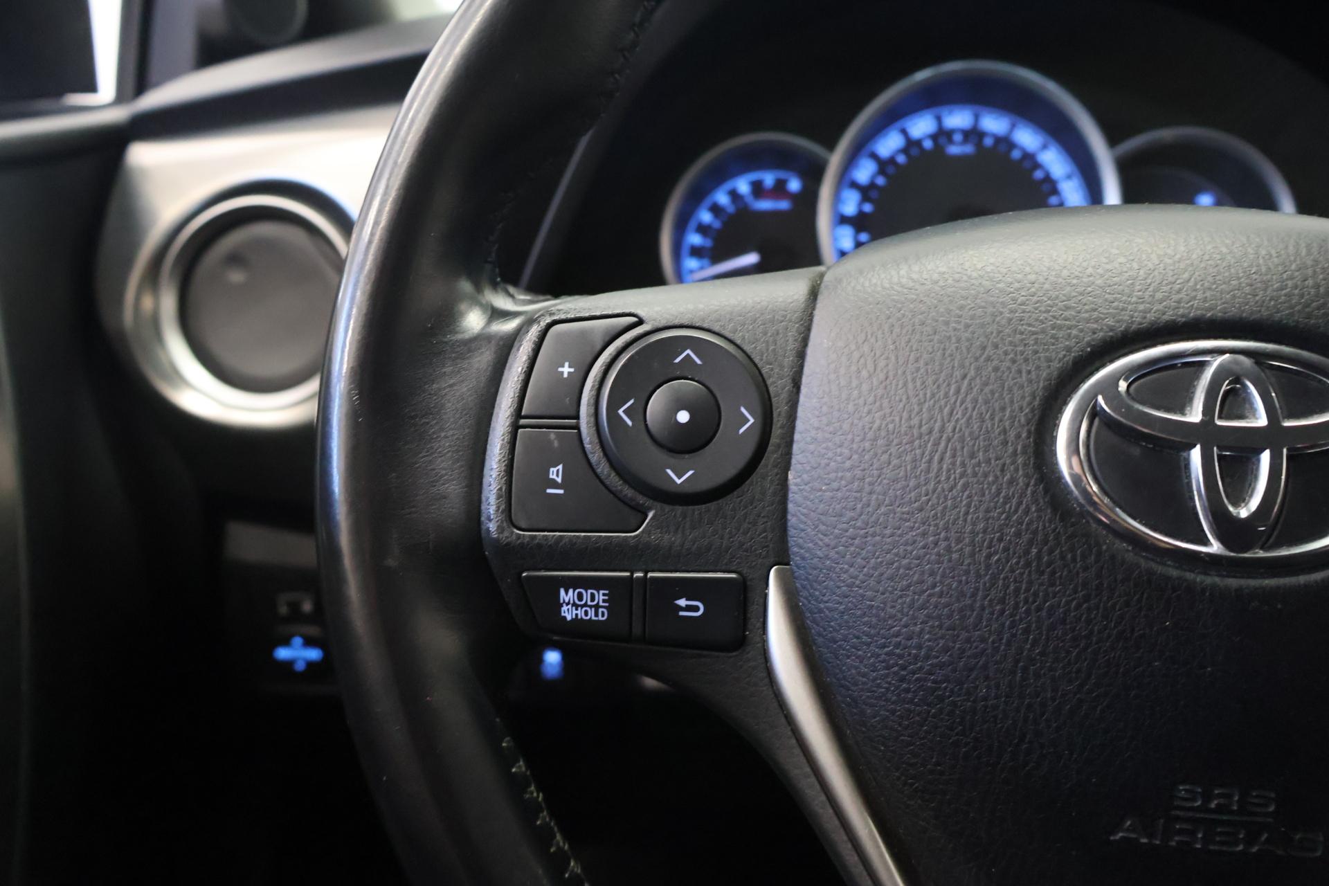 TOYOTA Auris 2013