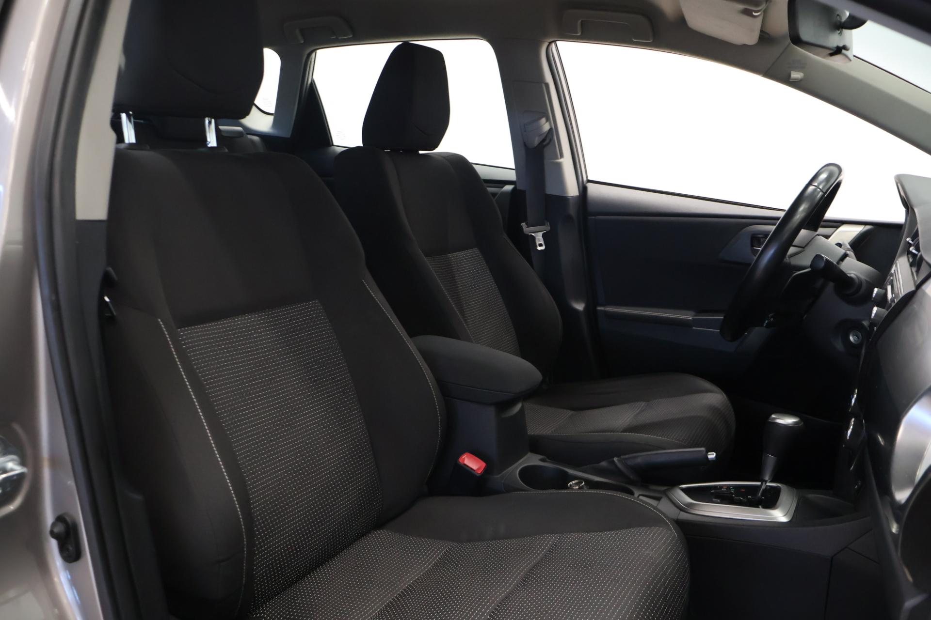 TOYOTA Auris 2013