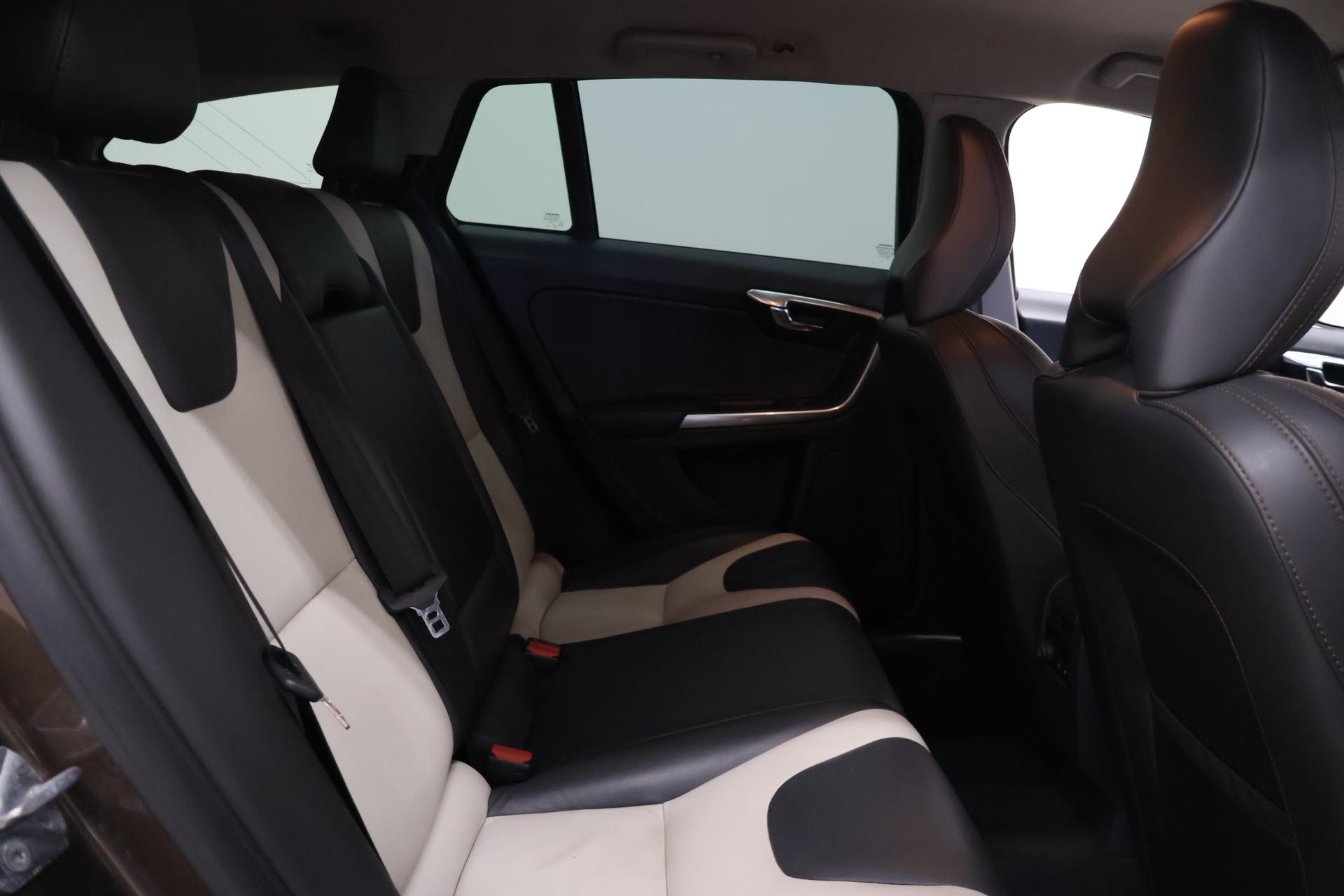 VOLVO V60 Cross Country 2017
